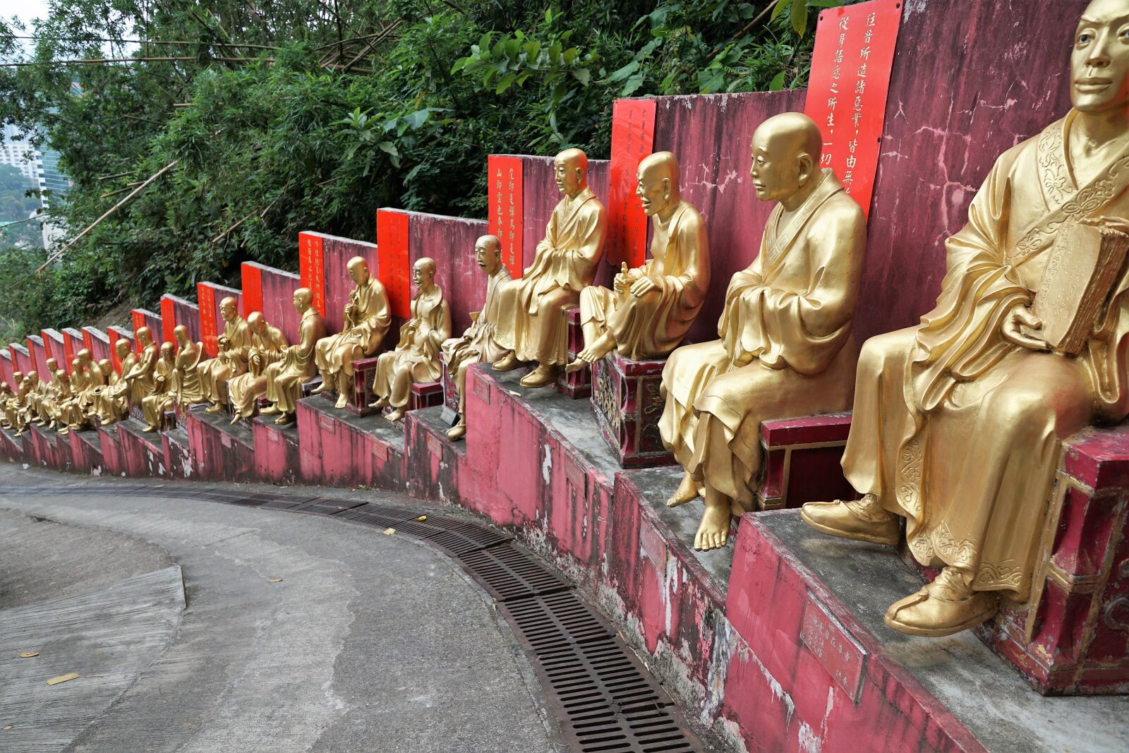 Sony ILCA-77M2 + Sony DT 16-50mm F2.8 SSM sample photo. Sculpture, gold, buddha photography