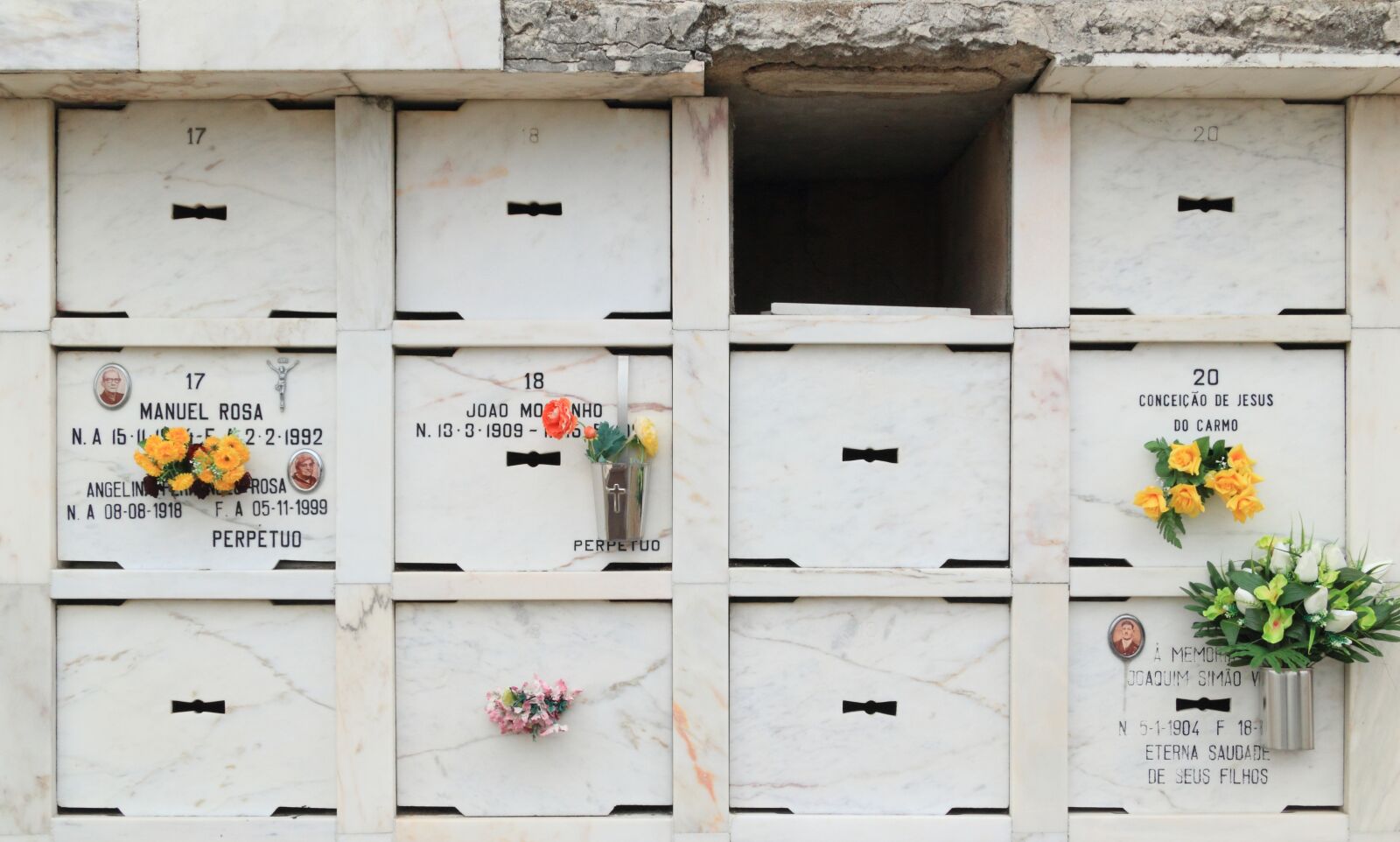 Canon EOS 550D (EOS Rebel T2i / EOS Kiss X4) sample photo. Portugal, evora, cemetery photography