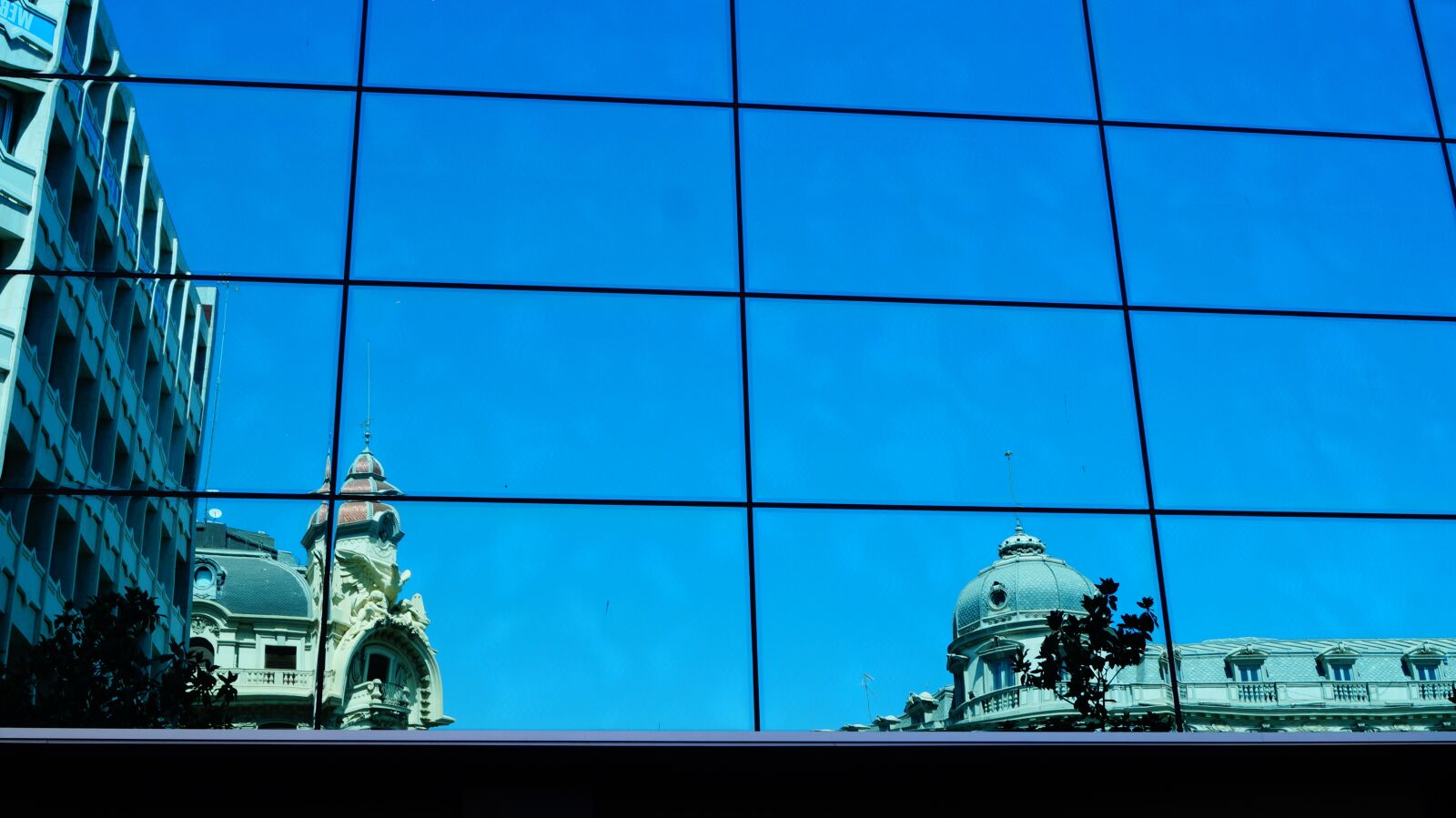 Sony DT 18-55mm F3.5-5.6 SAM II sample photo. Spain, granada, reflection photography