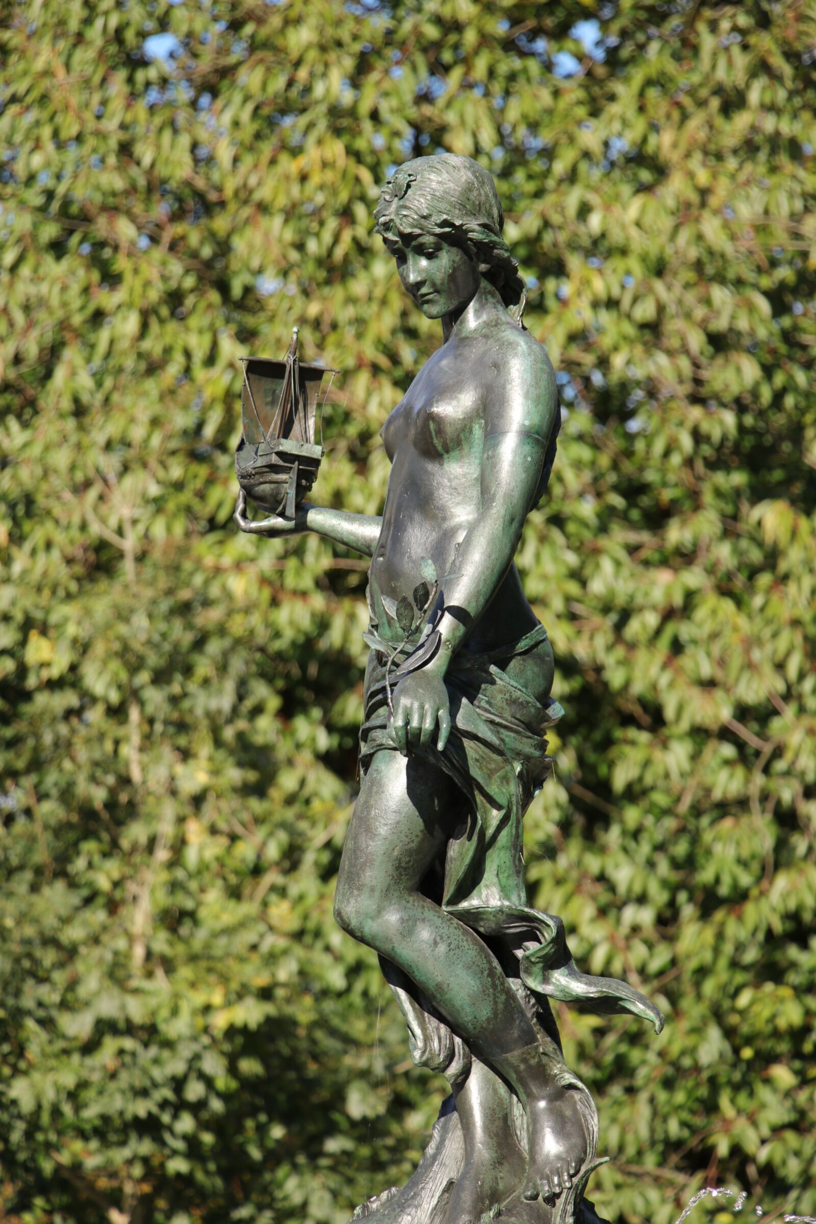 Canon EOS 80D sample photo. Bronze, woman, sculpture photography