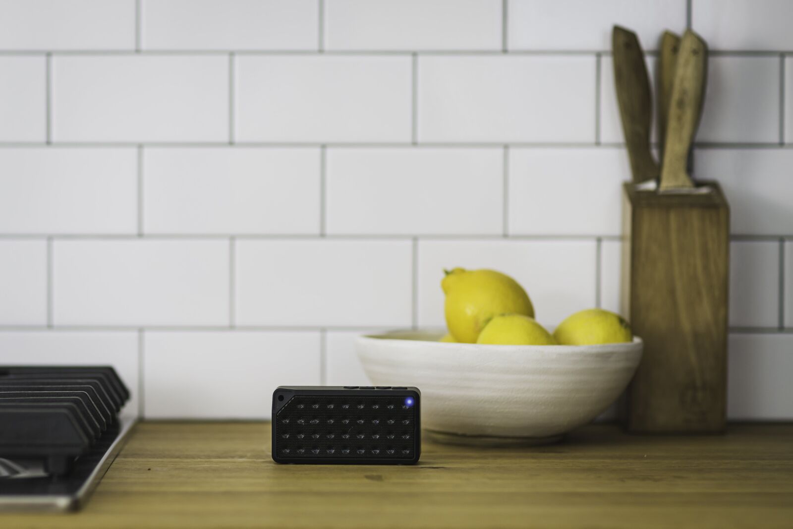 Canon EF 85mm F1.2L II USM sample photo. Bluetooth, black, speaker photography