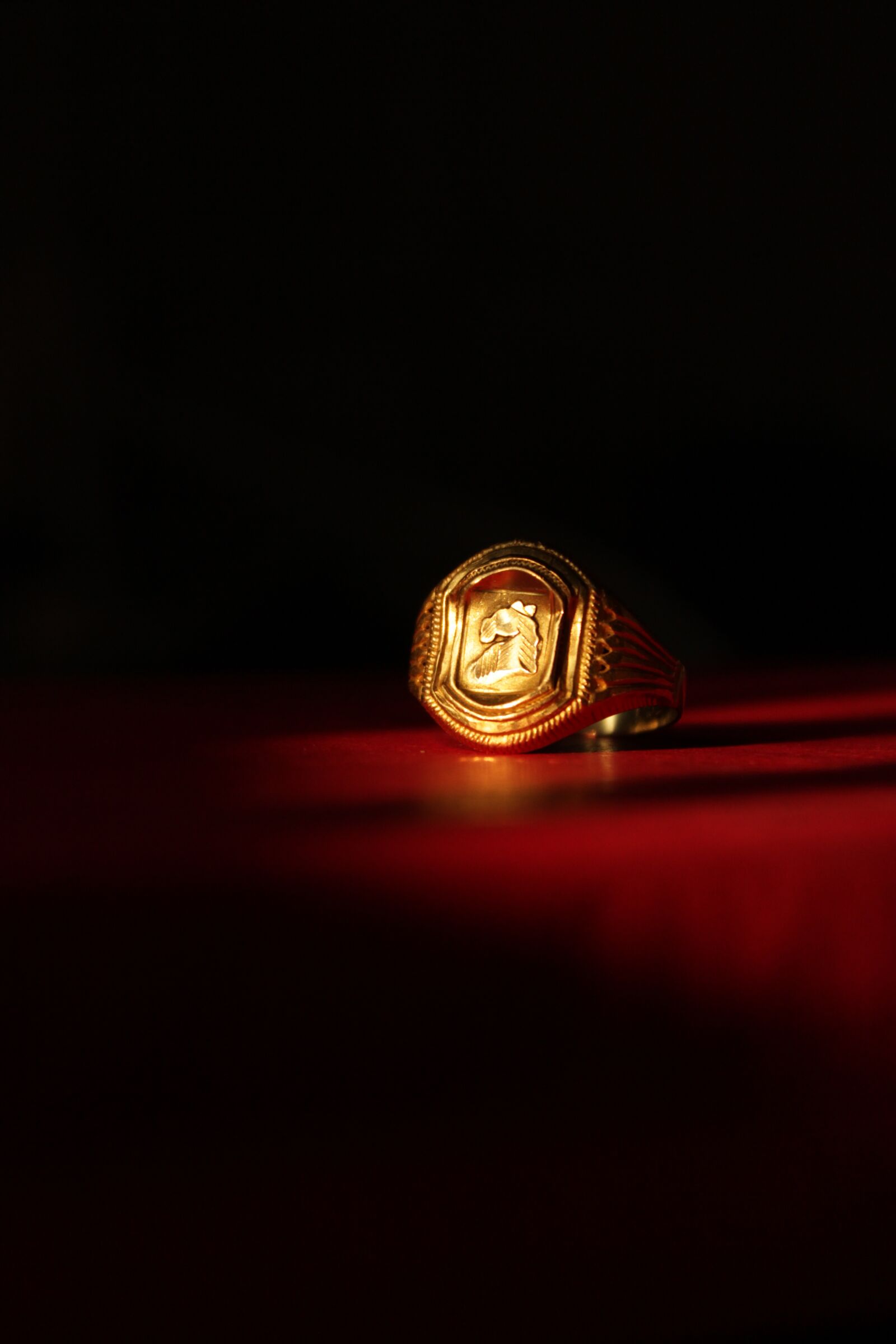 Canon EOS 700D (EOS Rebel T5i / EOS Kiss X7i) sample photo. Ring, gold, golden photography