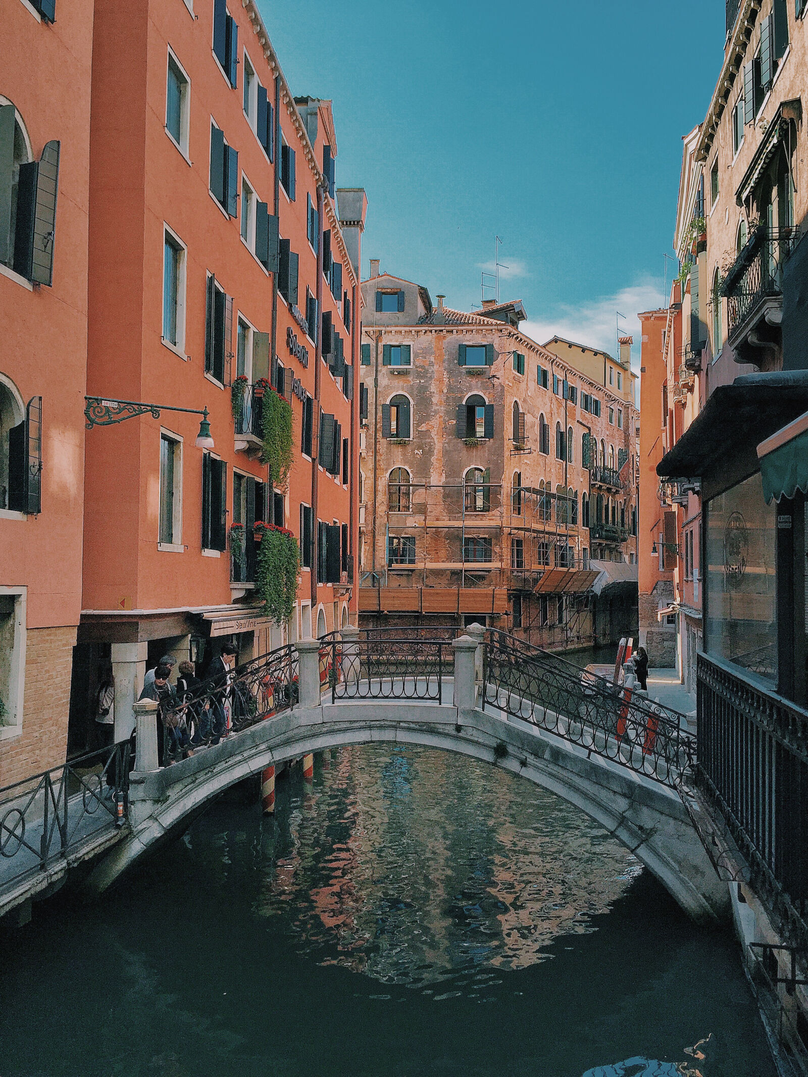 Apple iPhone 6 sample photo. Boat, bridge, city, italy photography