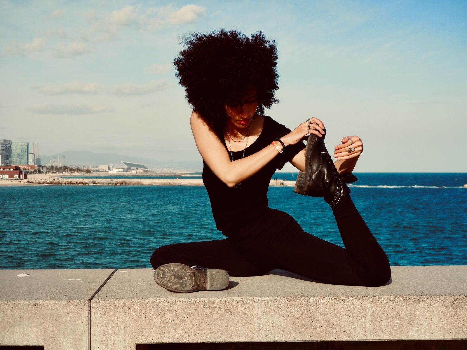 Olympus OM-D E-M10 III sample photo. Yoga, sea, gymnastics photography