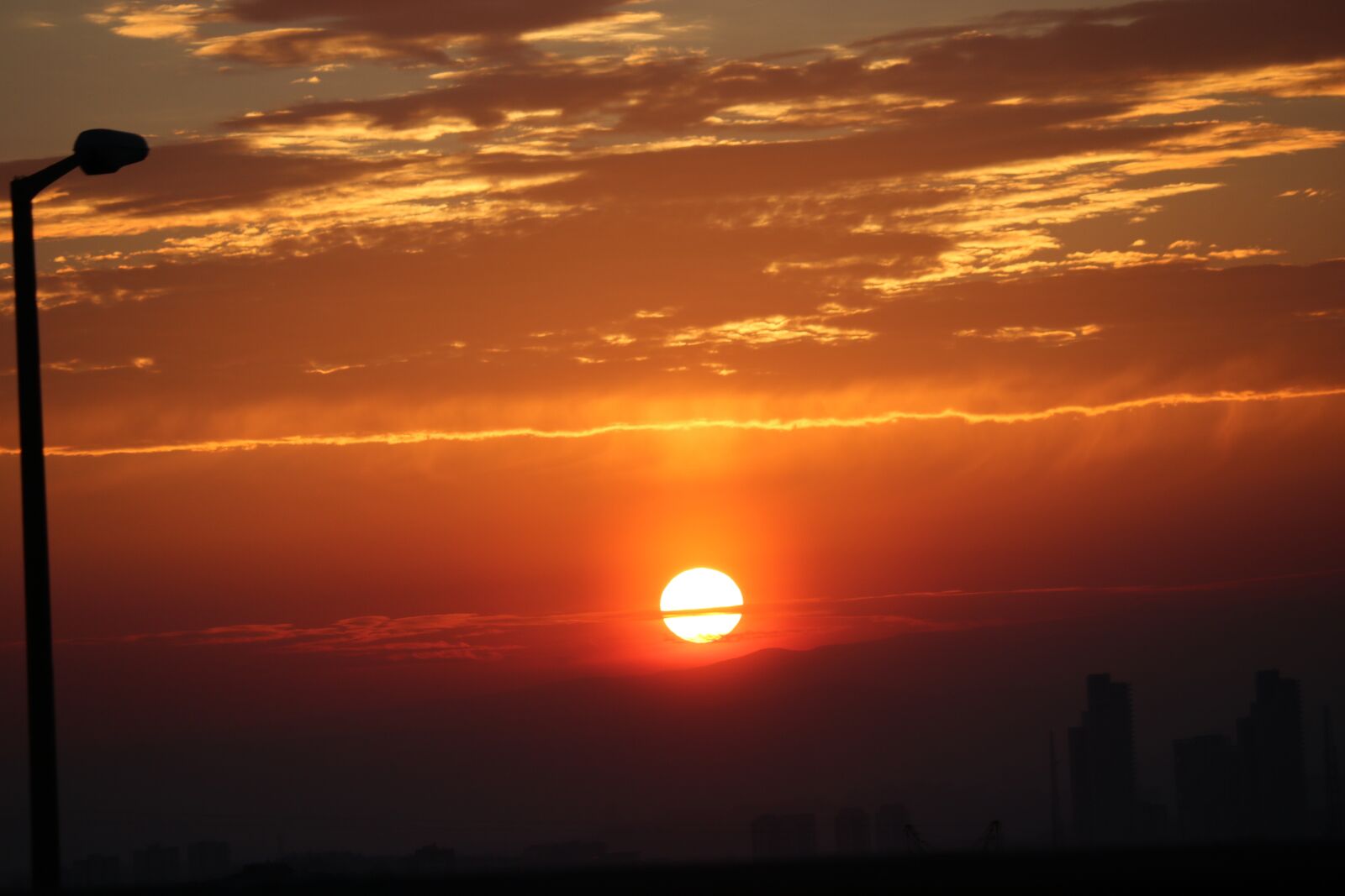 Canon EOS 750D (EOS Rebel T6i / EOS Kiss X8i) sample photo. Sunset, red photography