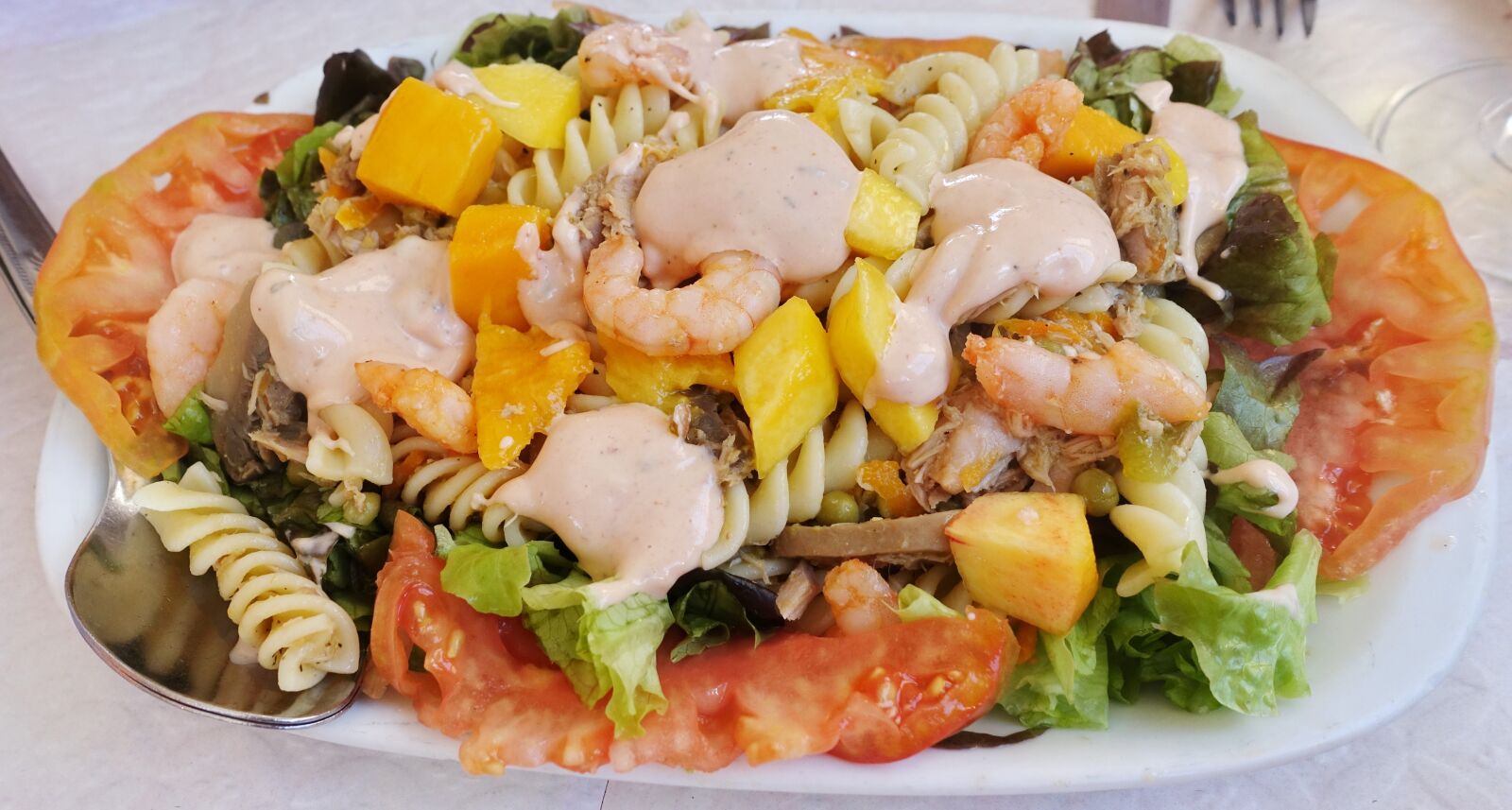 Sony Cyber-shot DSC-RX100 IV sample photo. Salad, seafood, prawns photography