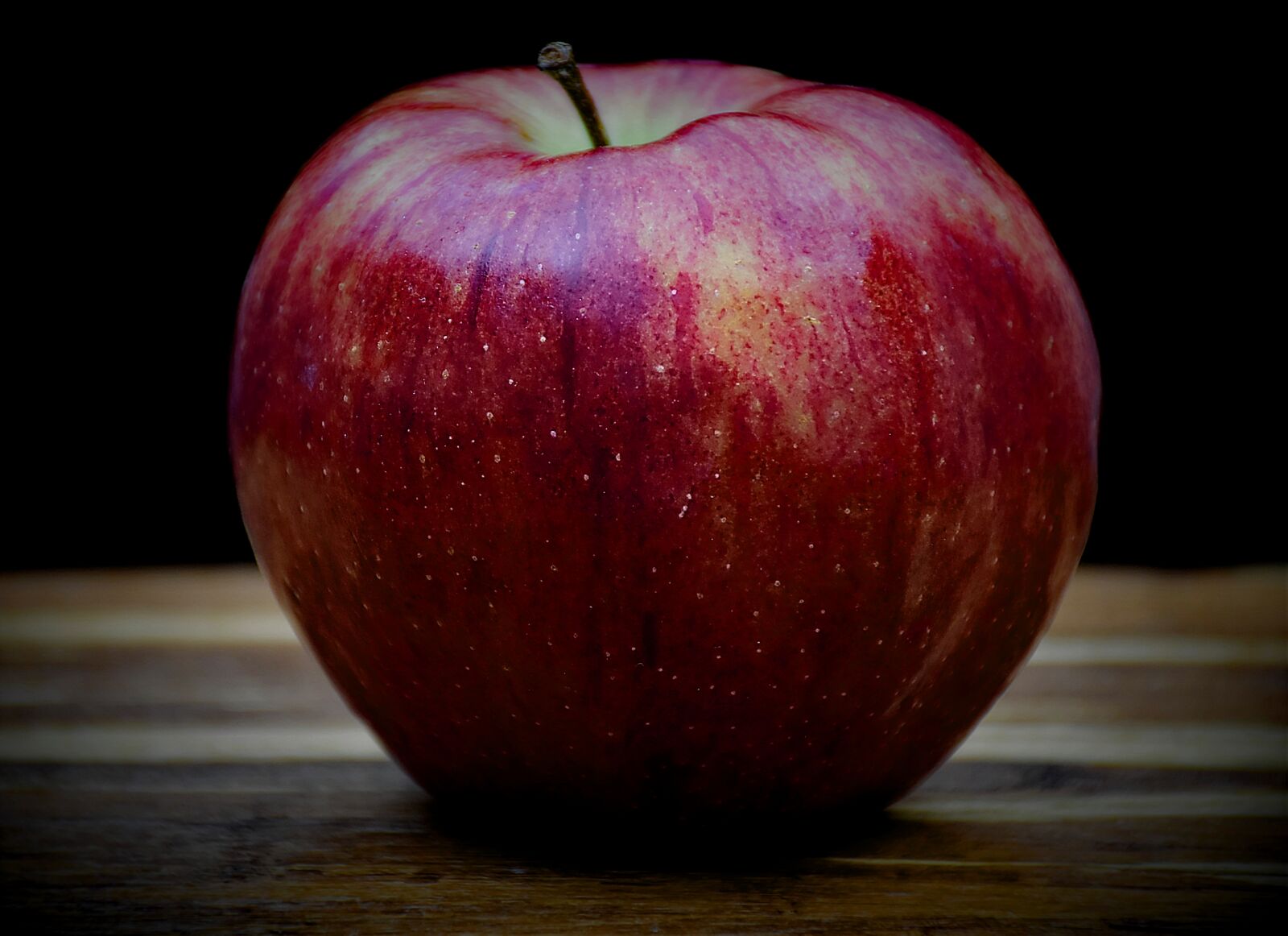 Nikon D5500 sample photo. Apple, red, delicious photography