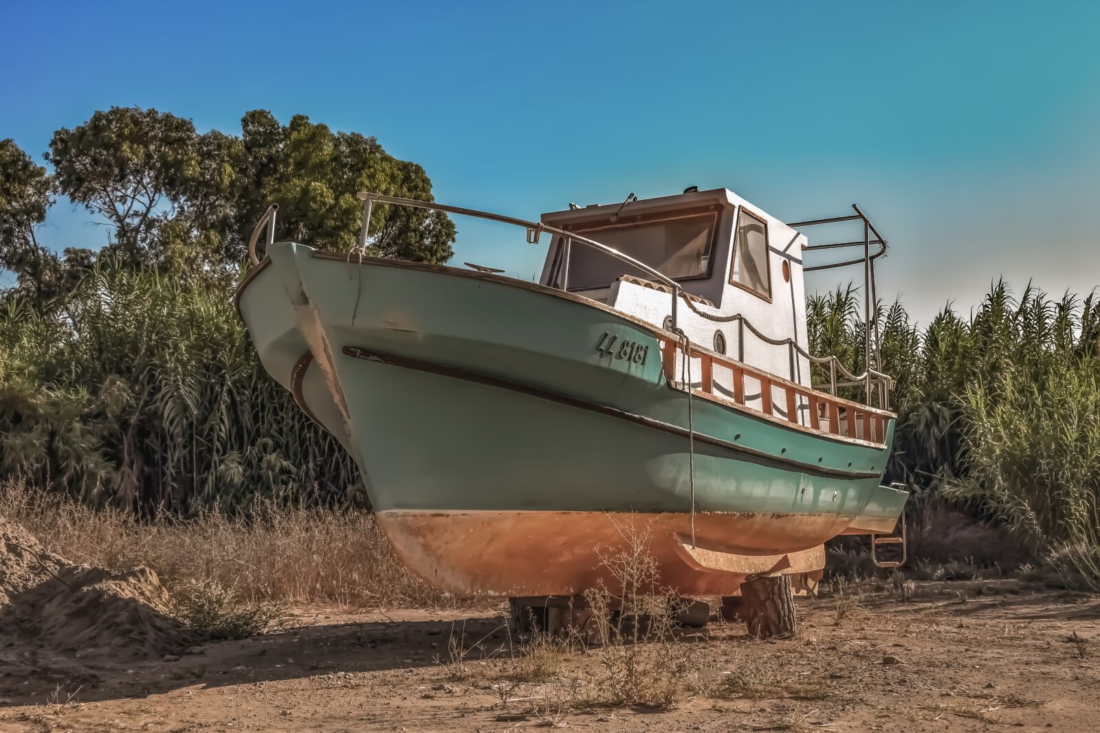 Nikon D3300 sample photo. Boat, grounded, fishing boat photography