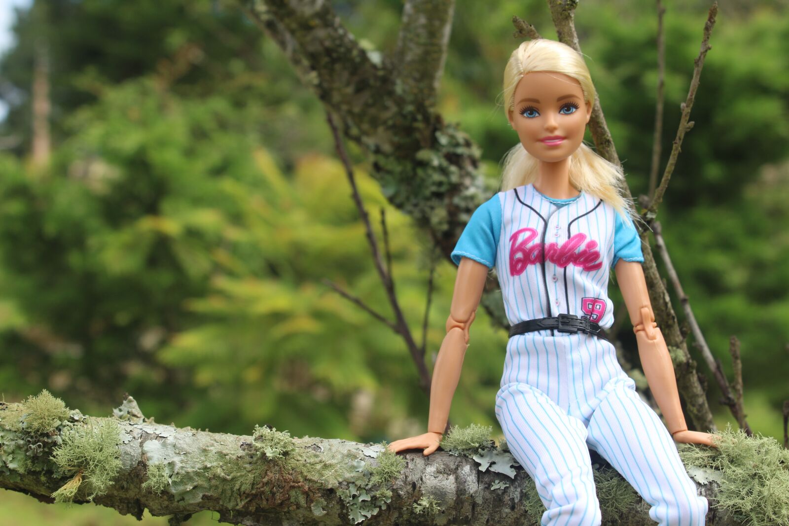 Canon EOS 1300D (EOS Rebel T6 / EOS Kiss X80) sample photo. Barbie, wrist, nature photography