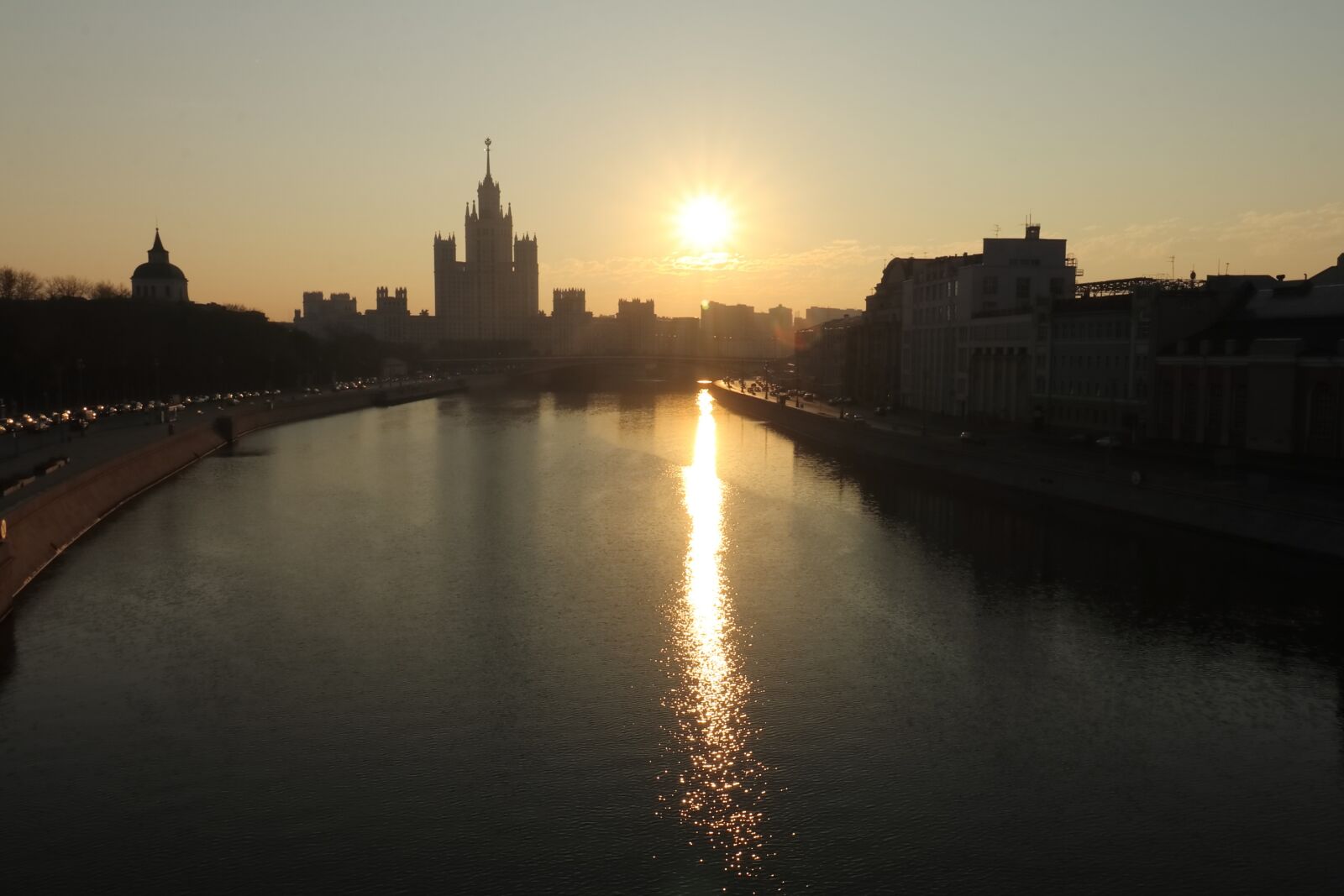 Рассвет на москве реке. Восход на Москве реке. Закат на Москве реке Мусоргский. Рассвет над Москвой рекой.