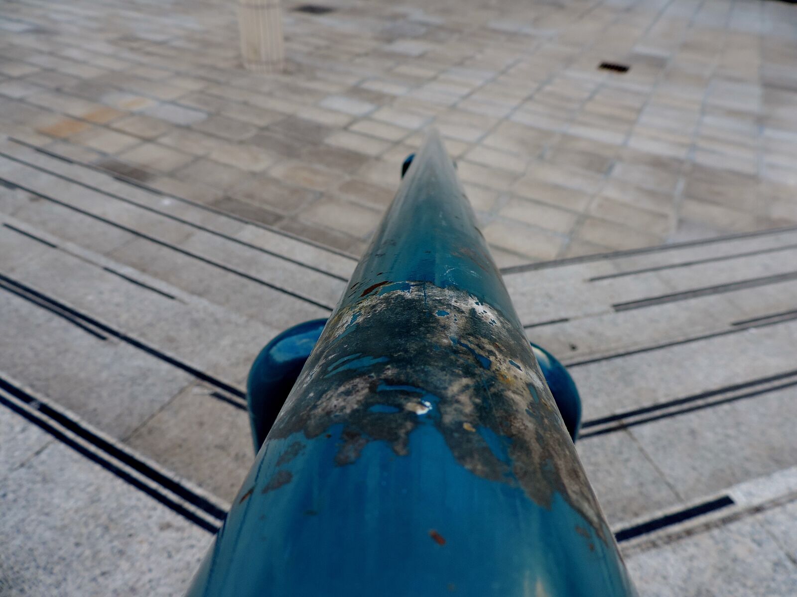 Nikon Coolpix P520 sample photo. Metal, perspective, pipe, rust photography