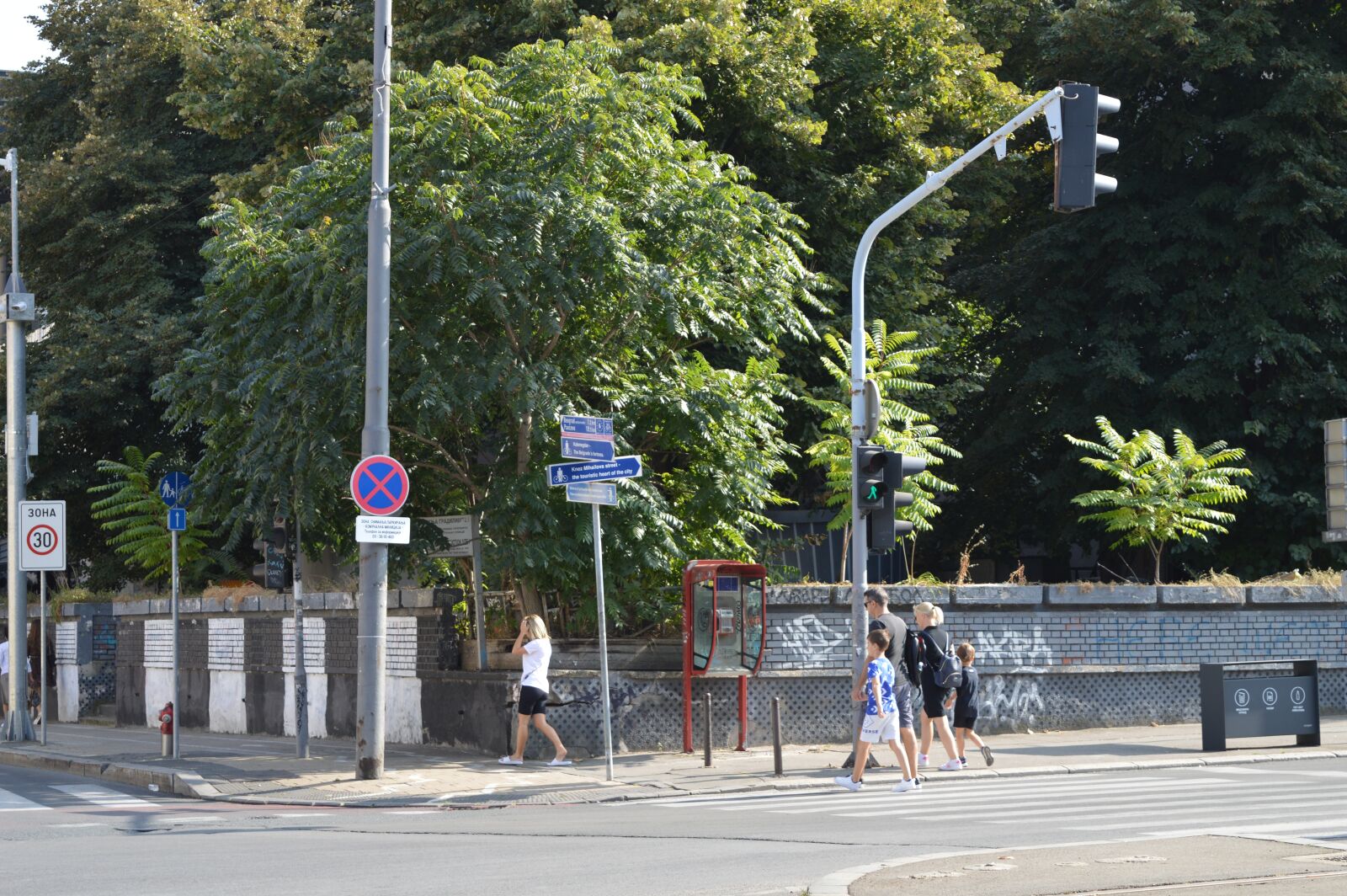 Nikon D3200 sample photo. Pedestrian crossing, street, city photography