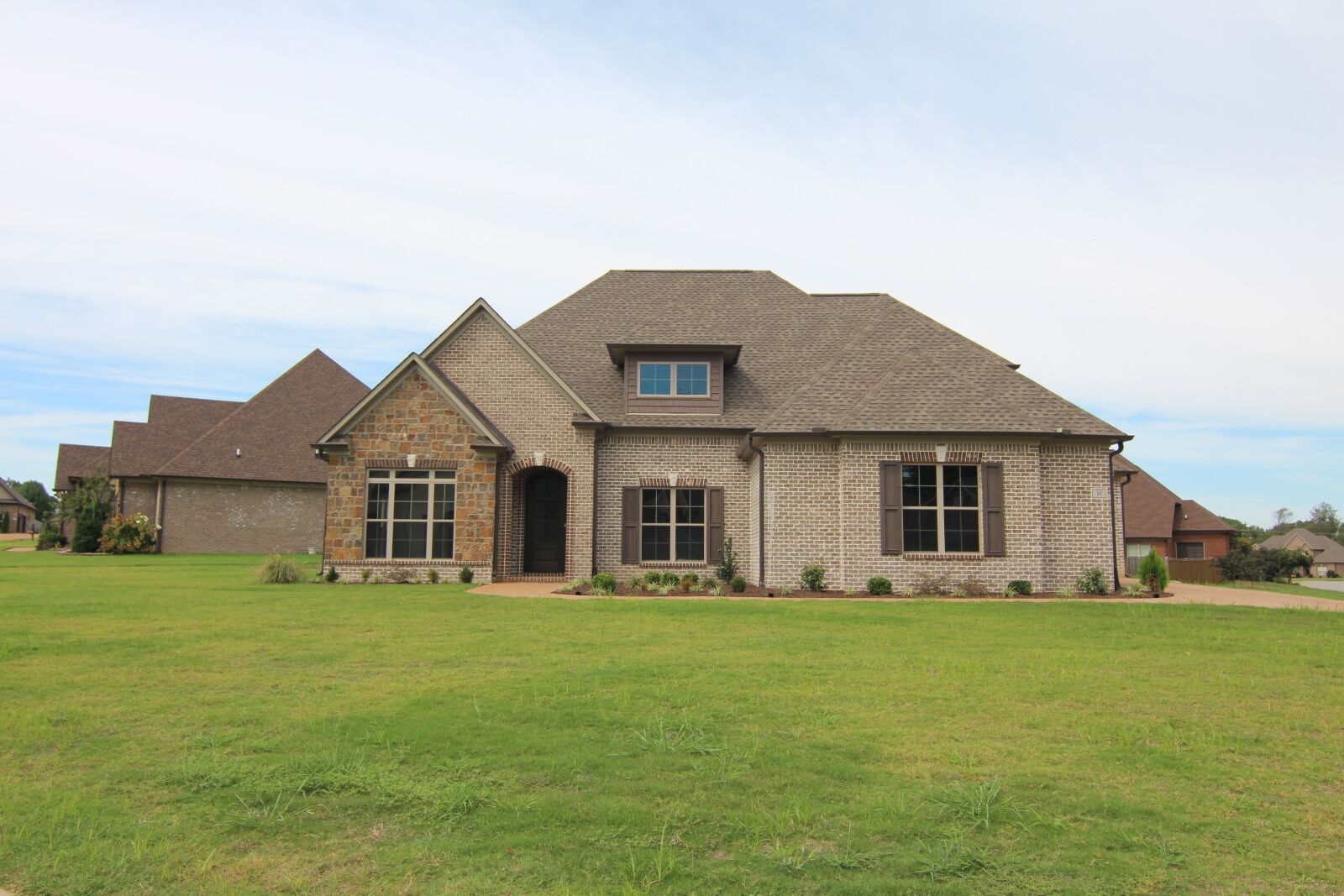 Canon EOS 650D (EOS Rebel T4i / EOS Kiss X6i) sample photo. Brick home with stone photography