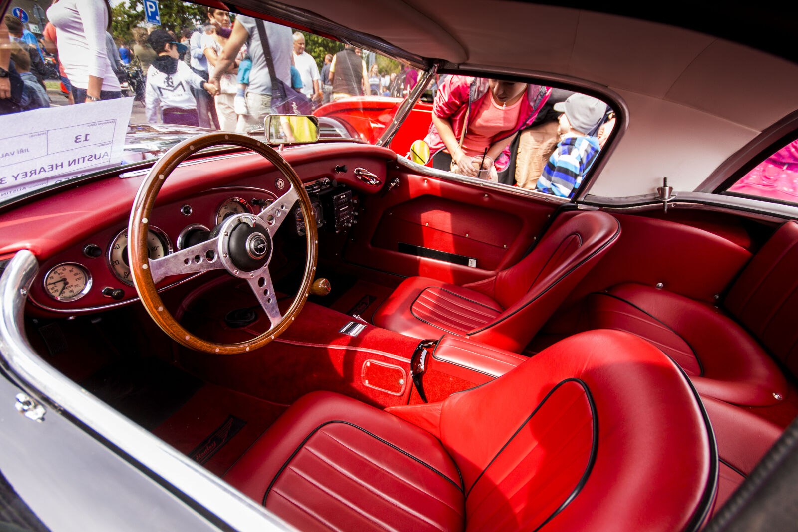 Canon EOS 60D + Sigma 10-20mm F4-5.6 EX DC HSM sample photo. Car, interior, old, red photography