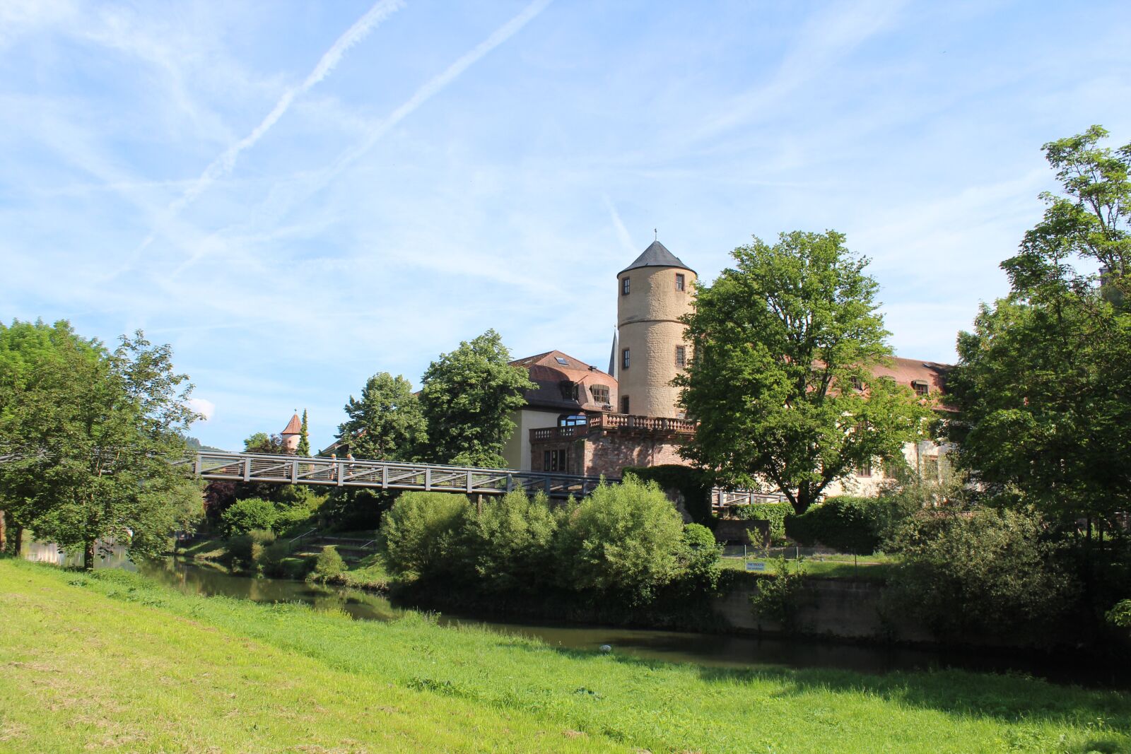 Canon EOS 1200D (EOS Rebel T5 / EOS Kiss X70 / EOS Hi) sample photo. Wertheim, bridge, river photography