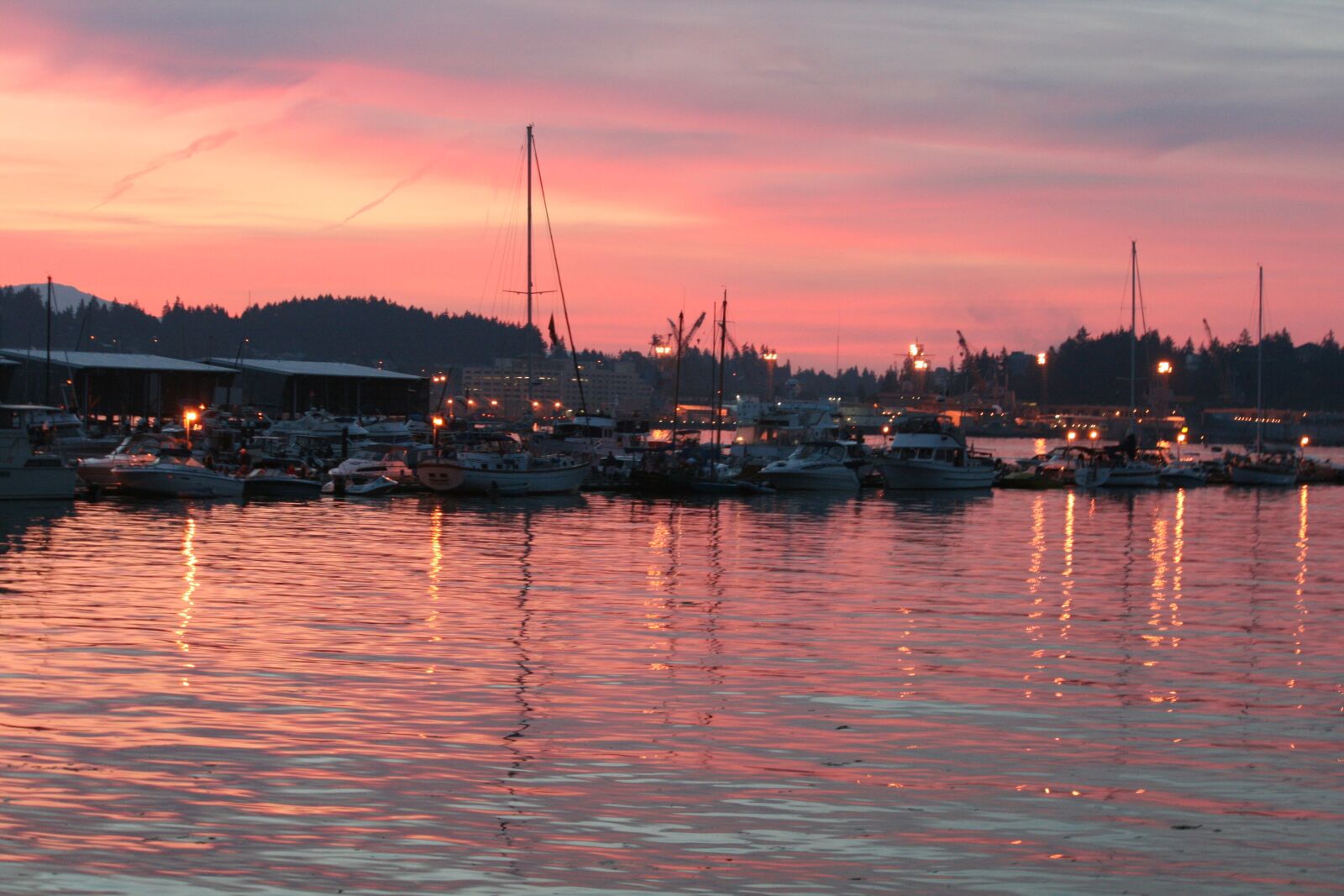 Canon EOS 400D (EOS Digital Rebel XTi / EOS Kiss Digital X) sample photo. Sunset, boats, waterfront photography