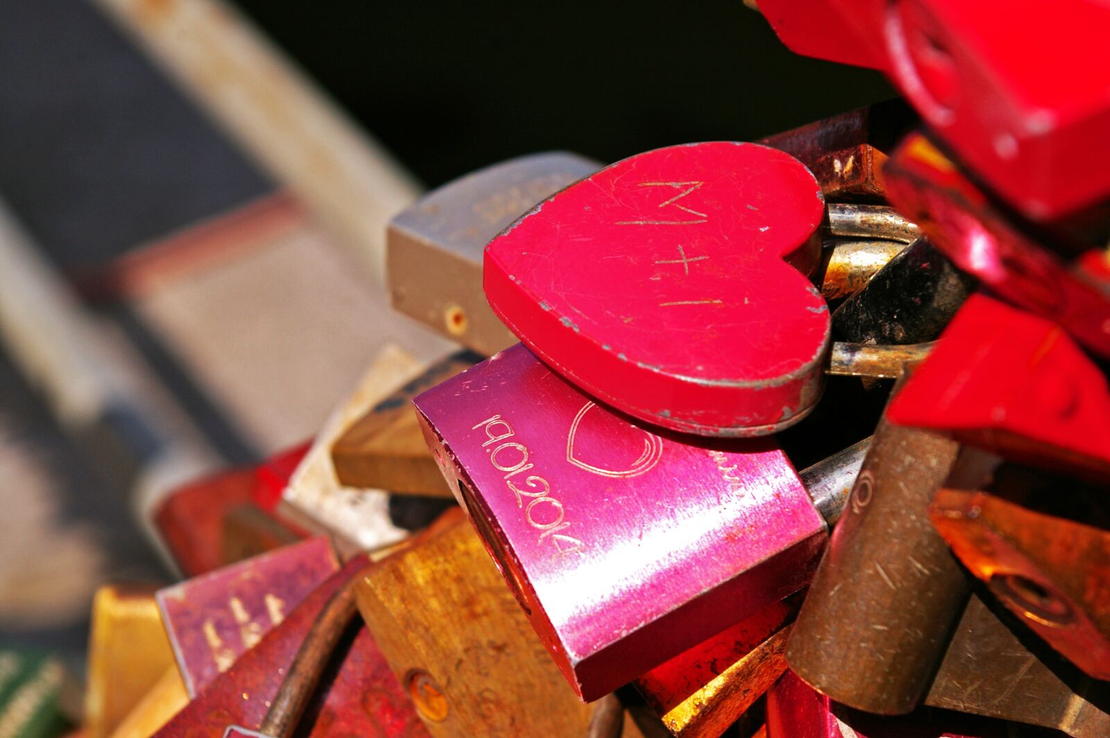 Pentax *ist DL2 sample photo. Padlocks, castles, love photography