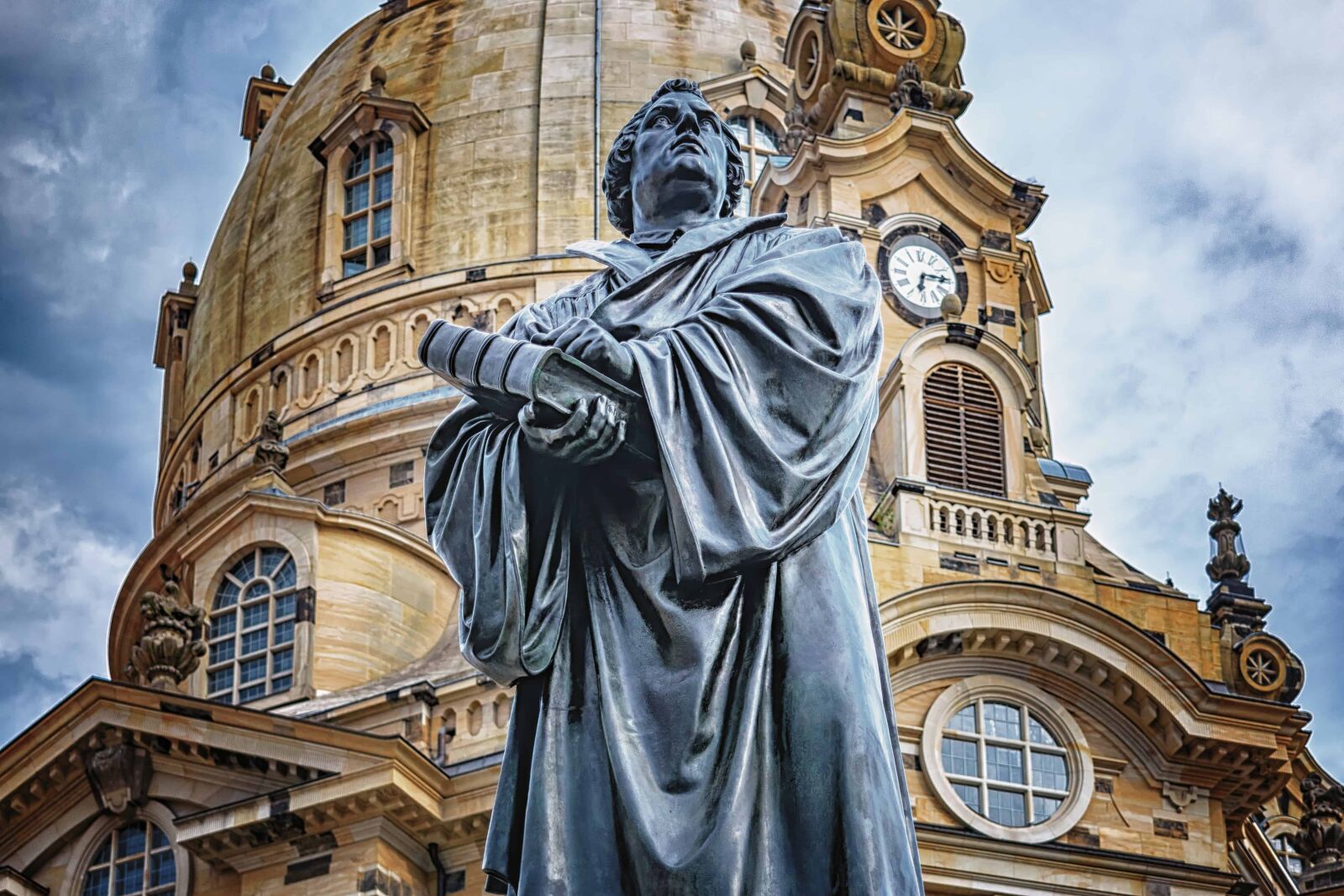 Nikon D3300 sample photo. Statue, sculpture, bronze, architecture photography