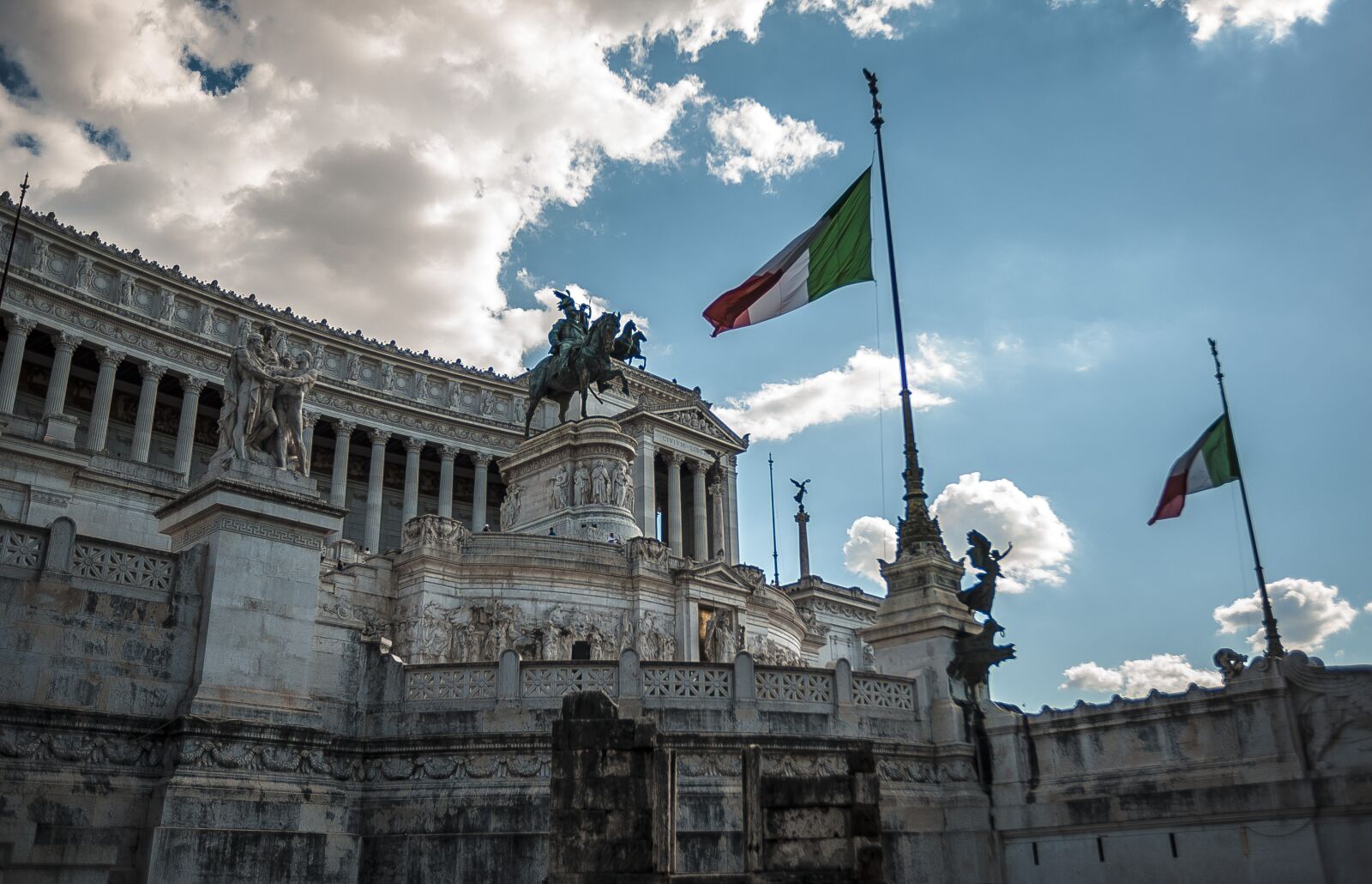 Nikon D700 sample photo. Rome, altar, altar of photography