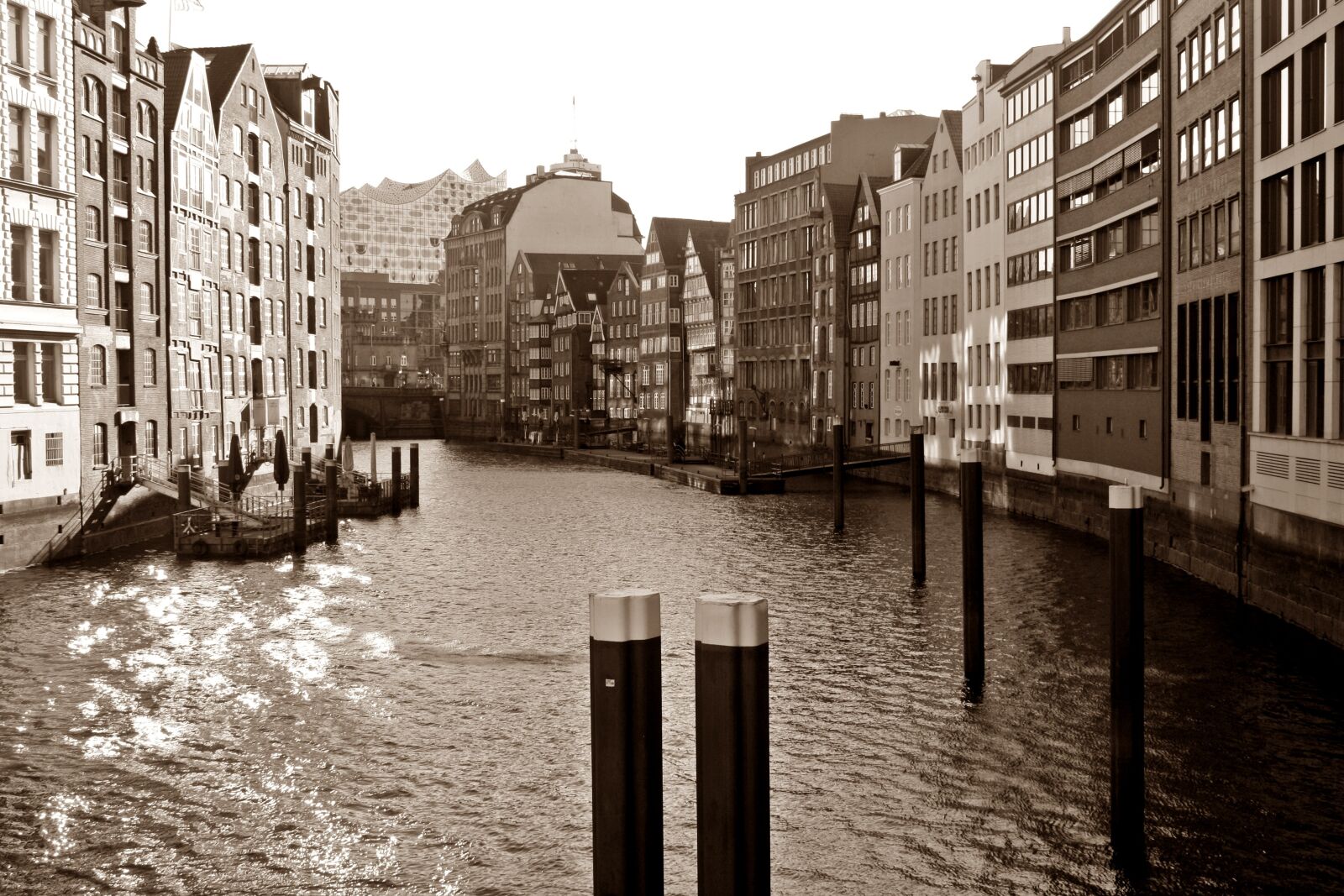 Canon EOS 1000D (EOS Digital Rebel XS / EOS Kiss F) sample photo. Waters, city, architecture photography