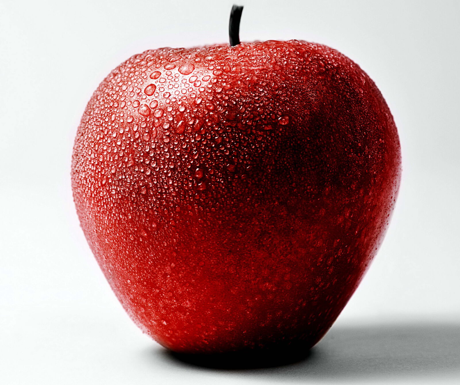 Nikon D300 sample photo. Red apple, water, droplets photography