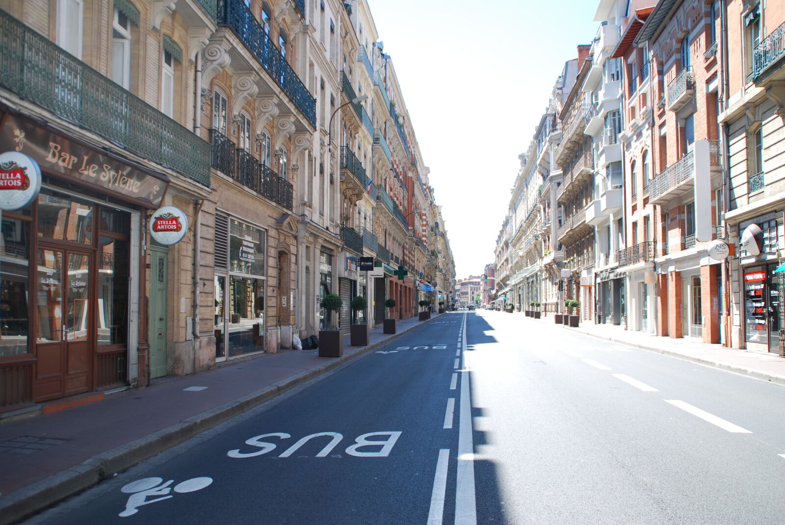 Tamron AF 18-200mm F3.5-6.3 XR Di II LD Aspherical (IF) Macro sample photo. Alone, avenue, empty, france photography