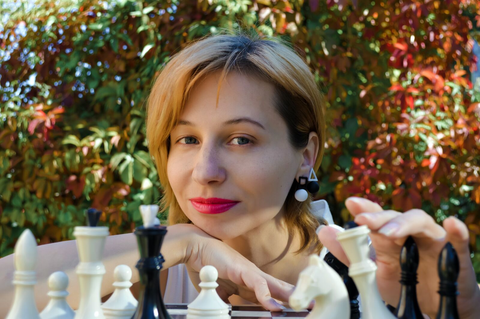 Nikon D3200 sample photo. Woman, leisure, board game photography