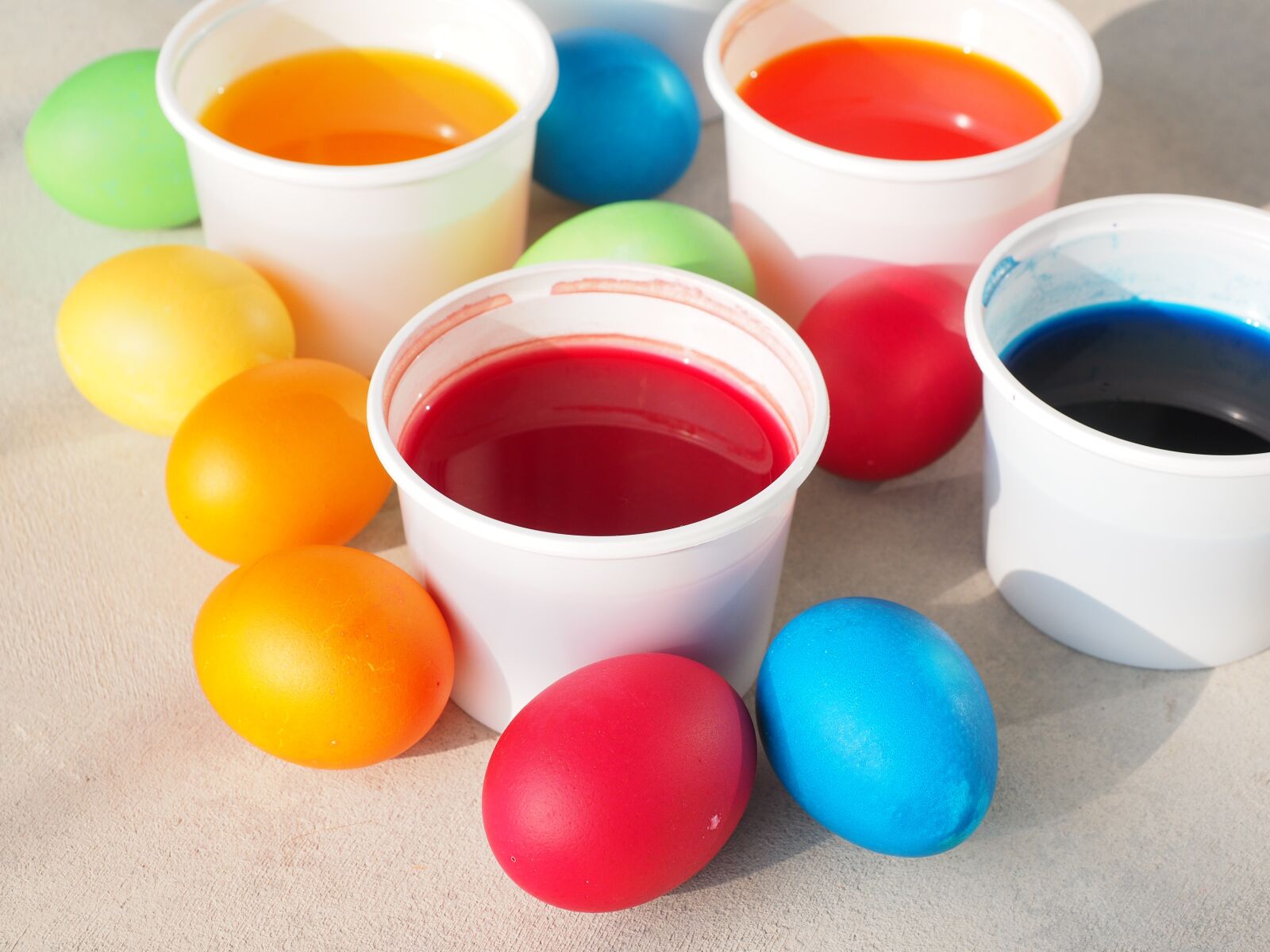 Olympus OM-D E-M1 + Olympus M.Zuiko Digital ED 12-40mm F2.8 Pro sample photo. Easter eggs colors, color photography