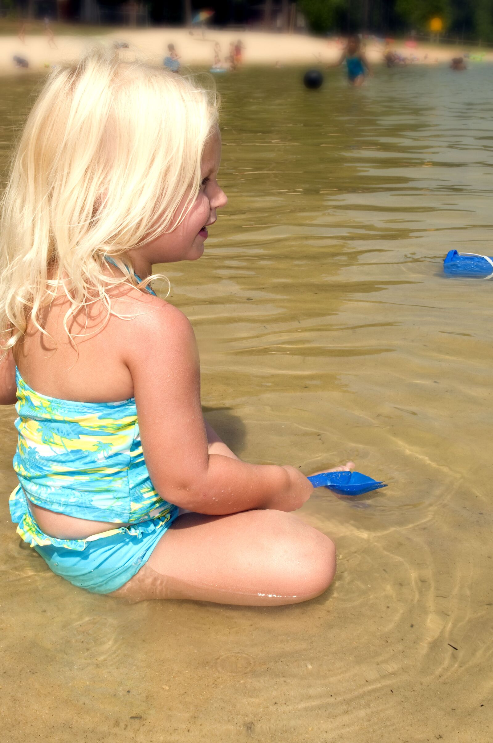 Nikon D300 sample photo. Young girl, beach photography