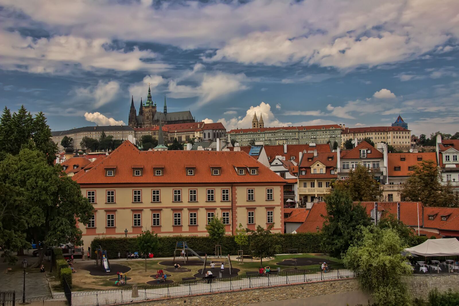 Canon EOS 600D (Rebel EOS T3i / EOS Kiss X5) sample photo. Prague, castle, historically photography