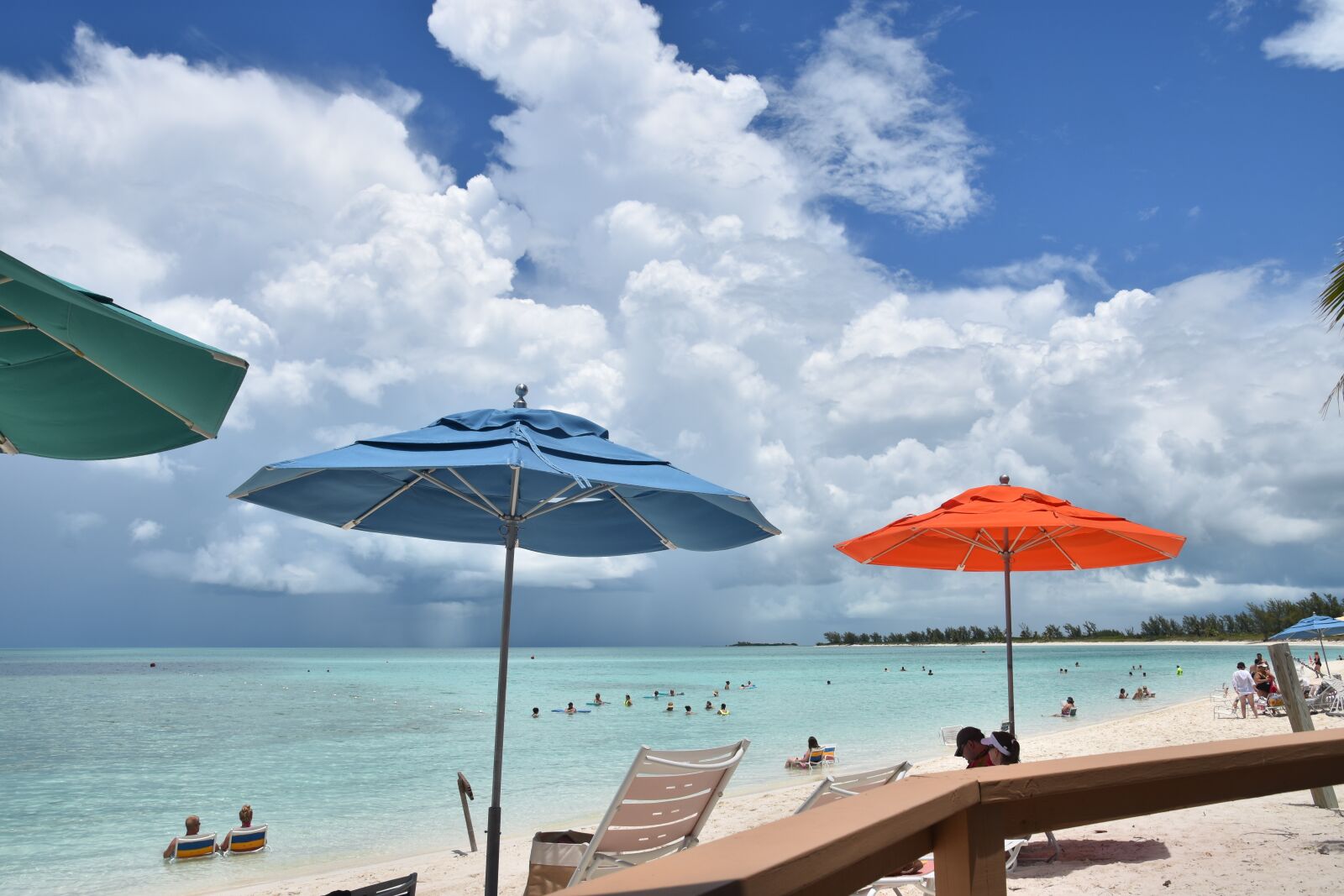 Nikon D7200 sample photo. Beach, umbrella, summer photography