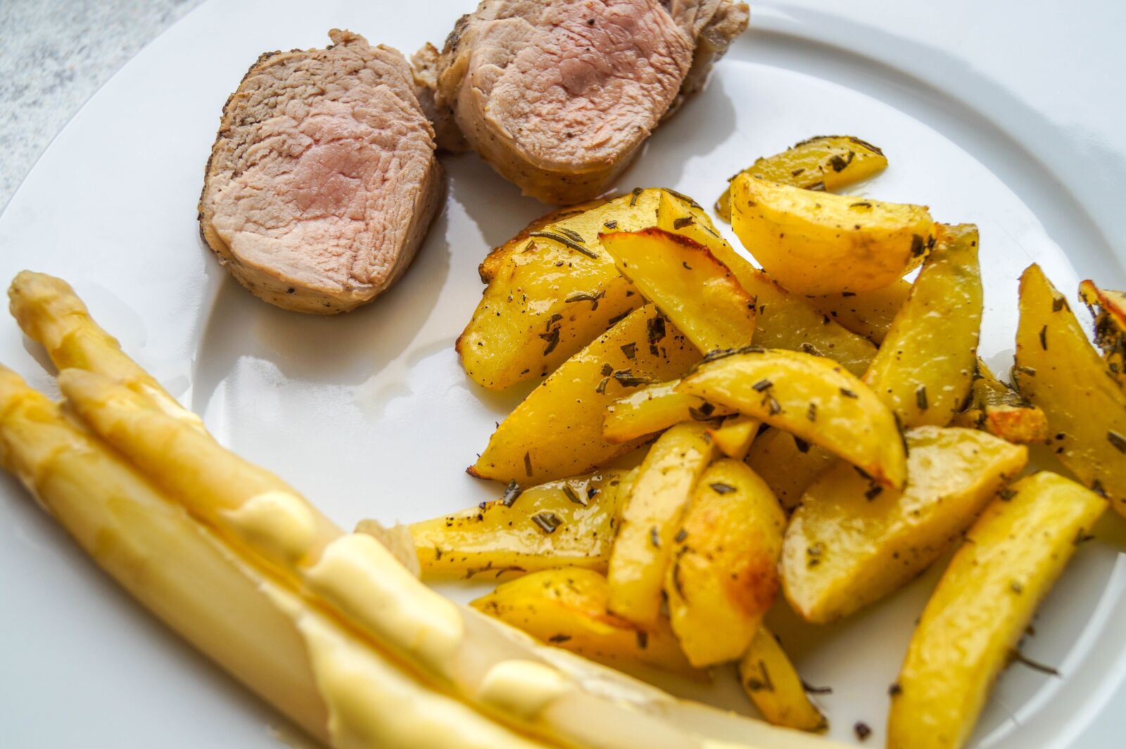 Sony DT 18-55mm F3.5-5.6 SAM II sample photo. Pork medallions, fillet, pig photography