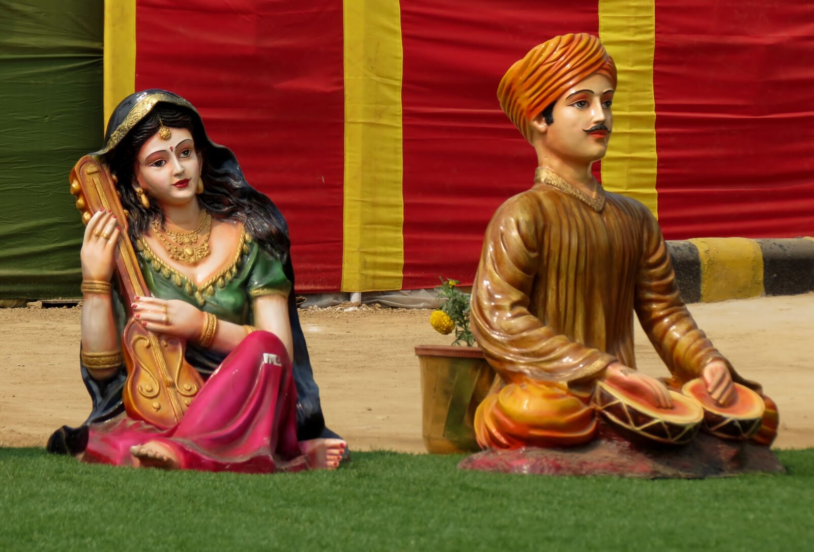 Canon PowerShot SX40 HS sample photo. Statues photography