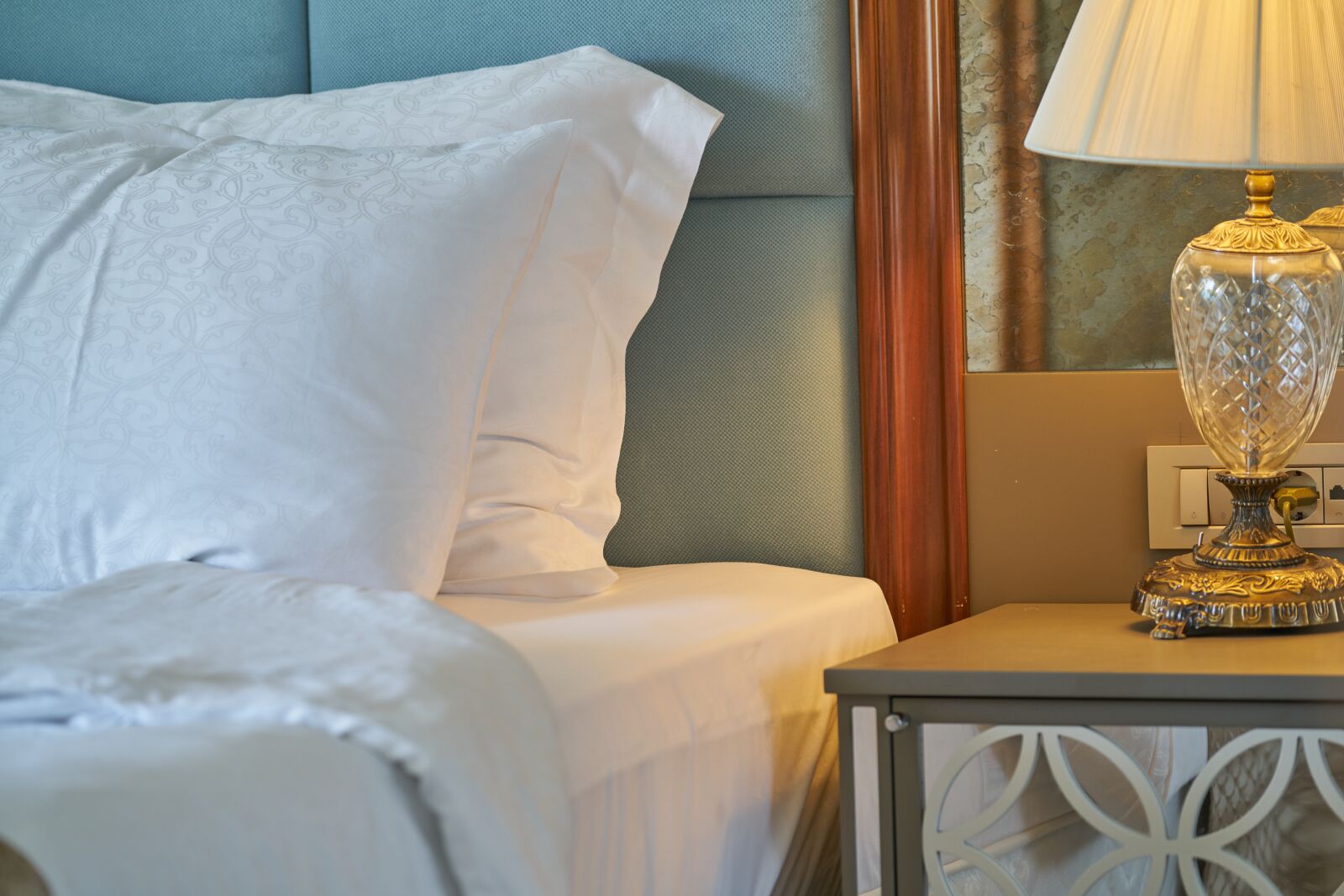 Sony FE 70-200mm F4 G OSS sample photo. Hotel, room, home photography