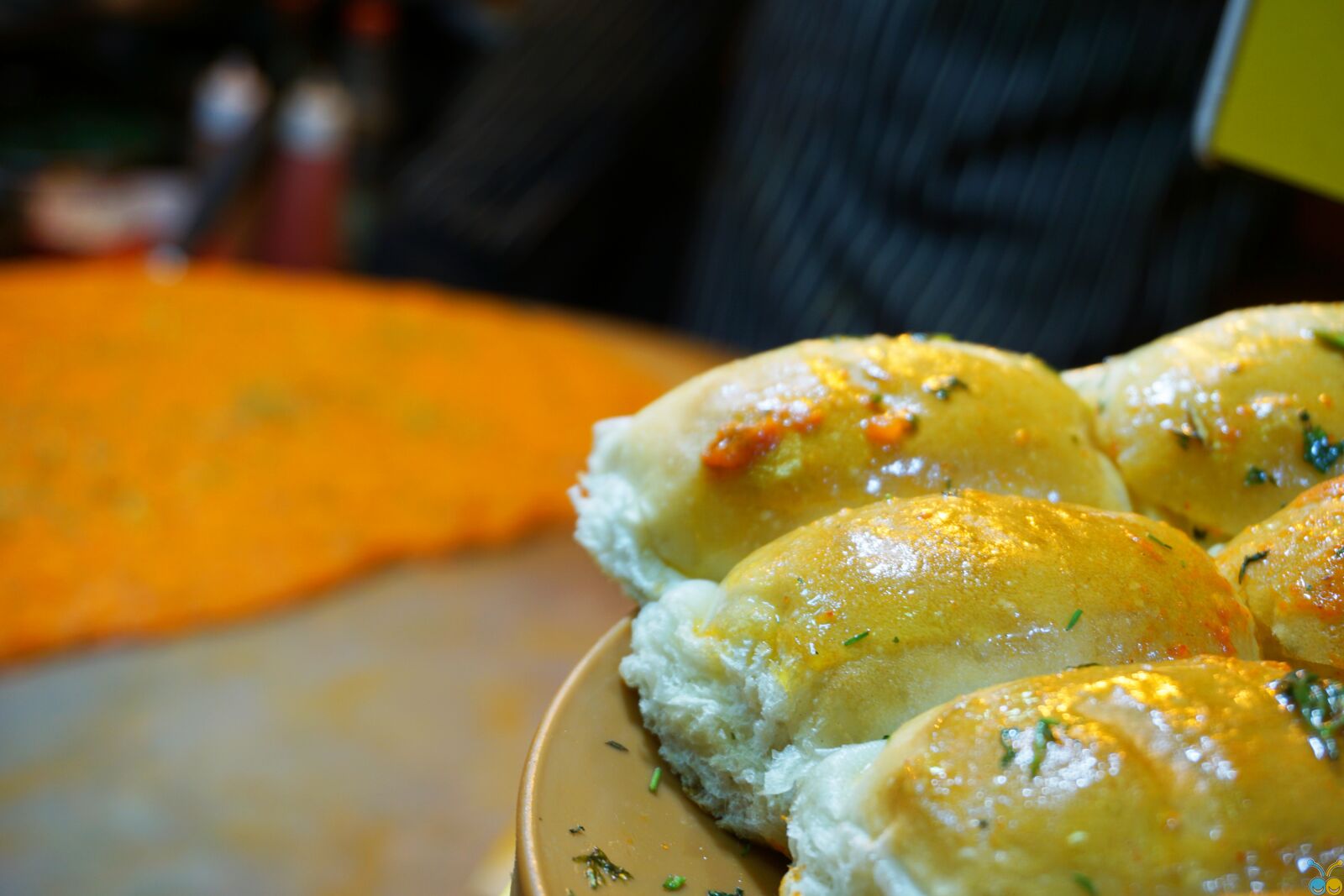 Sony E 16-50mm F3.5-5.6 PZ OSS sample photo. Bread, pastry, with, souce photography