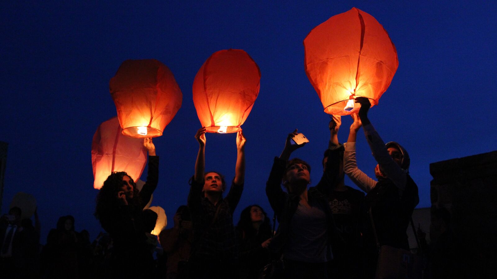 Canon EOS 600D (Rebel EOS T3i / EOS Kiss X5) sample photo. Balloon, red, orange photography