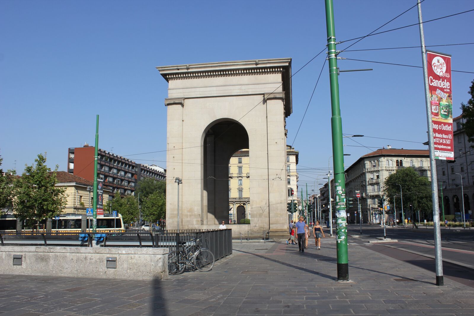 Canon EOS 550D (EOS Rebel T2i / EOS Kiss X4) sample photo. Arc, milan, monument photography