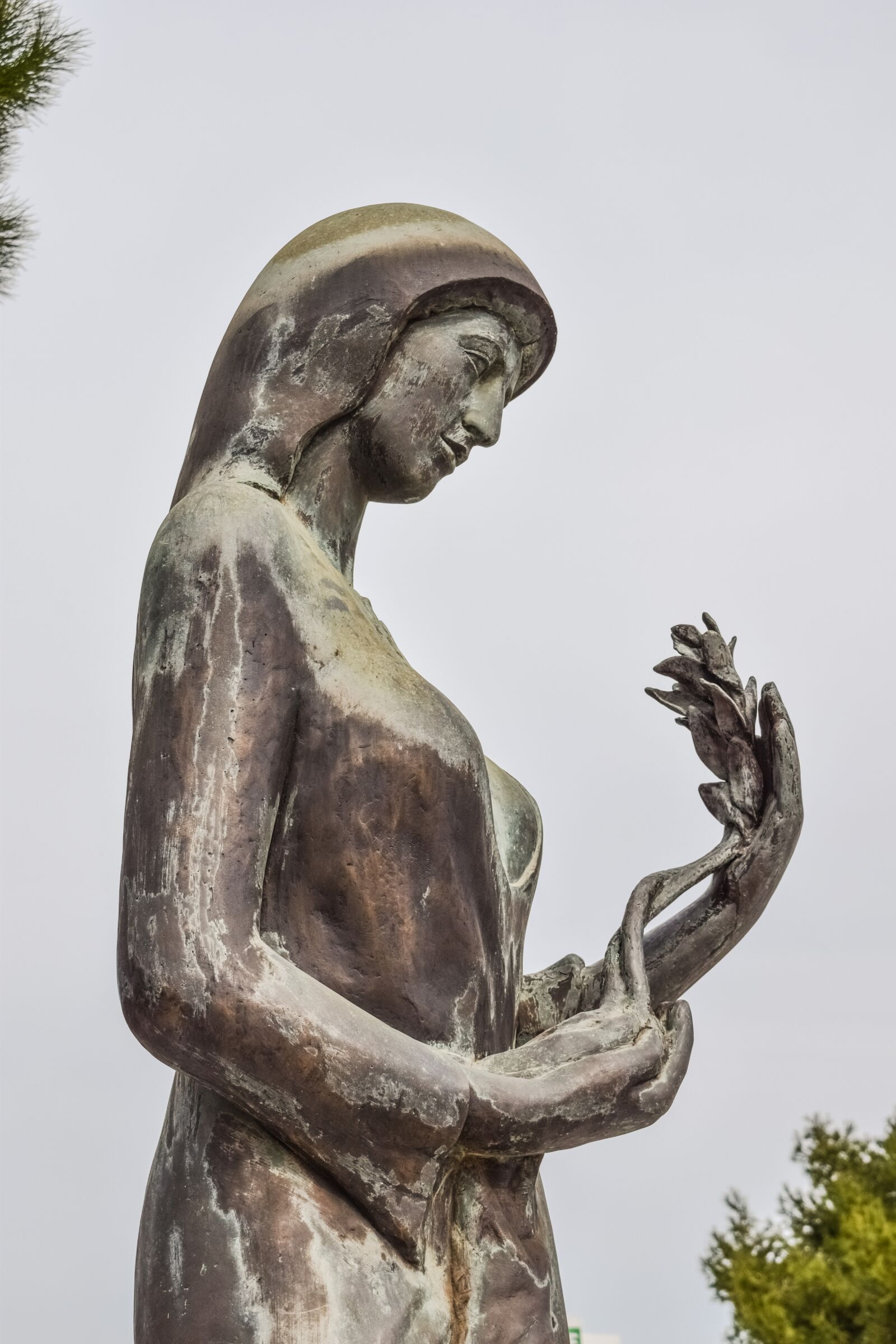 Nikon D3300 sample photo. Woman, mother, sculpture photography
