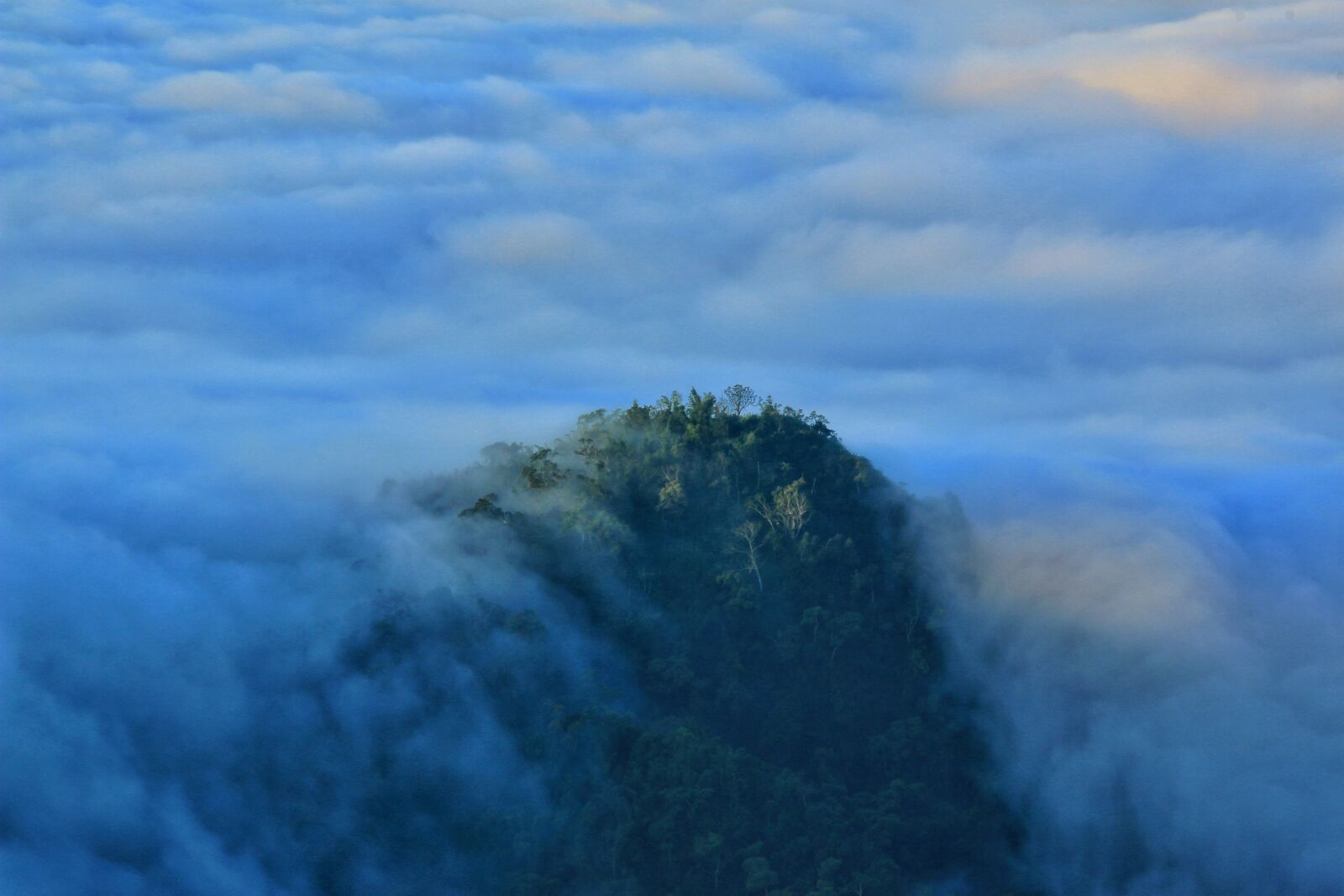 Canon EOS 70D sample photo. Clouds, a surname, landscape photography