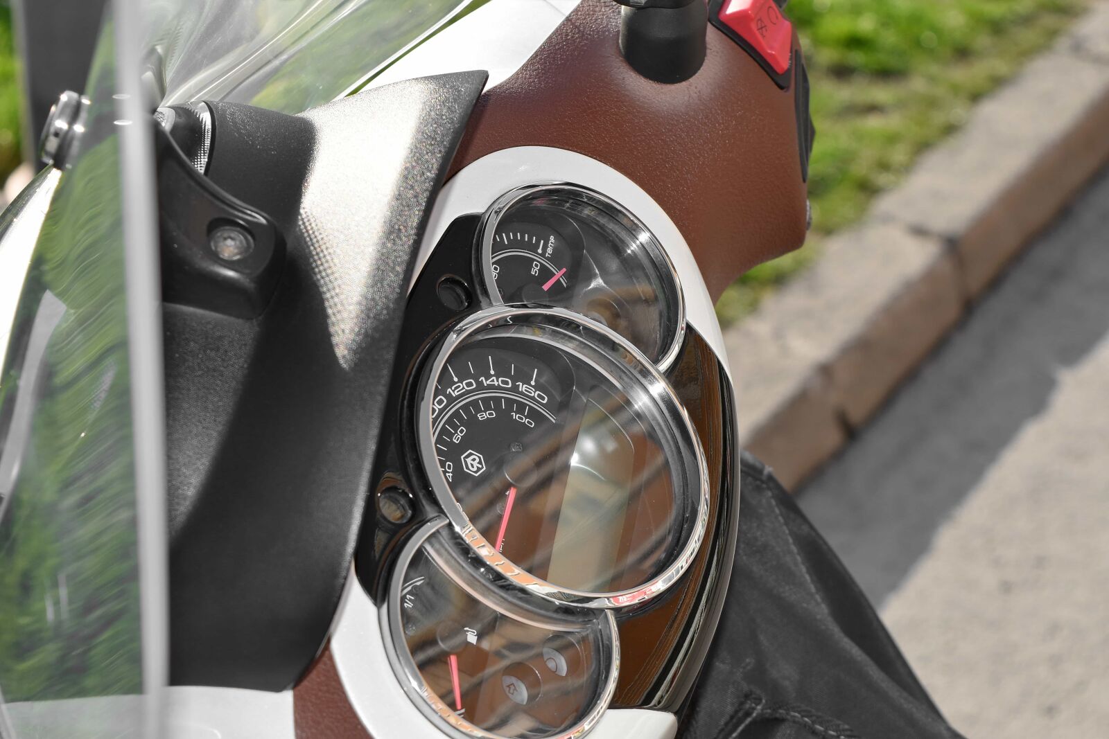 Nikon D5500 sample photo. Motorcycle, speedometer, steering wheel photography