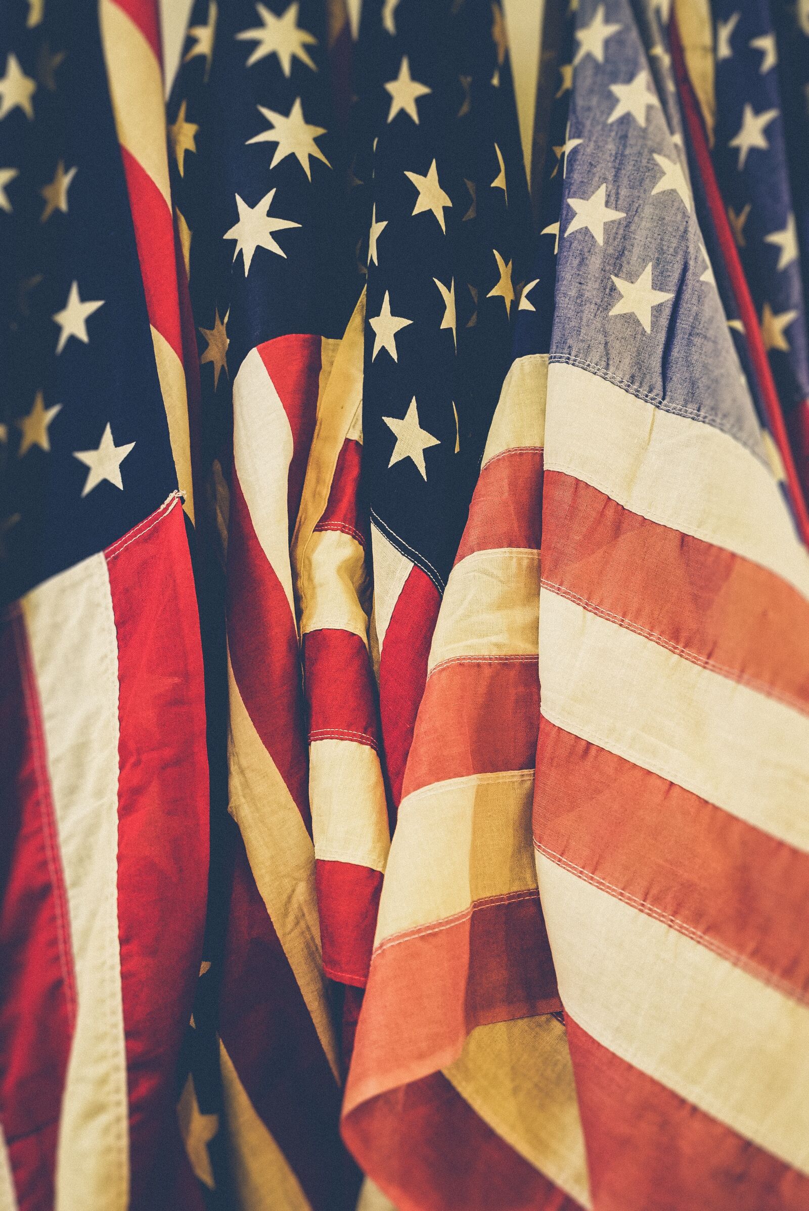 Sony a7S II + Sony Vario-Tessar T* FE 16-35mm F4 ZA OSS sample photo. American flags, close-up, flags photography
