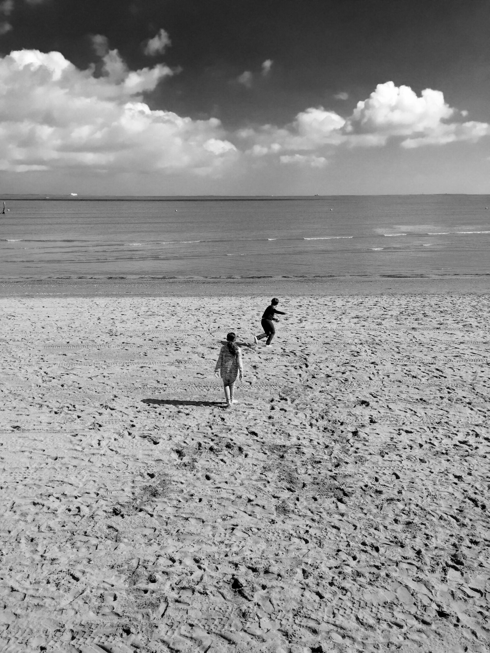 iPhone 6 Plus back camera 4.15mm f/2.2 sample photo. Beach, sea, clouds photography