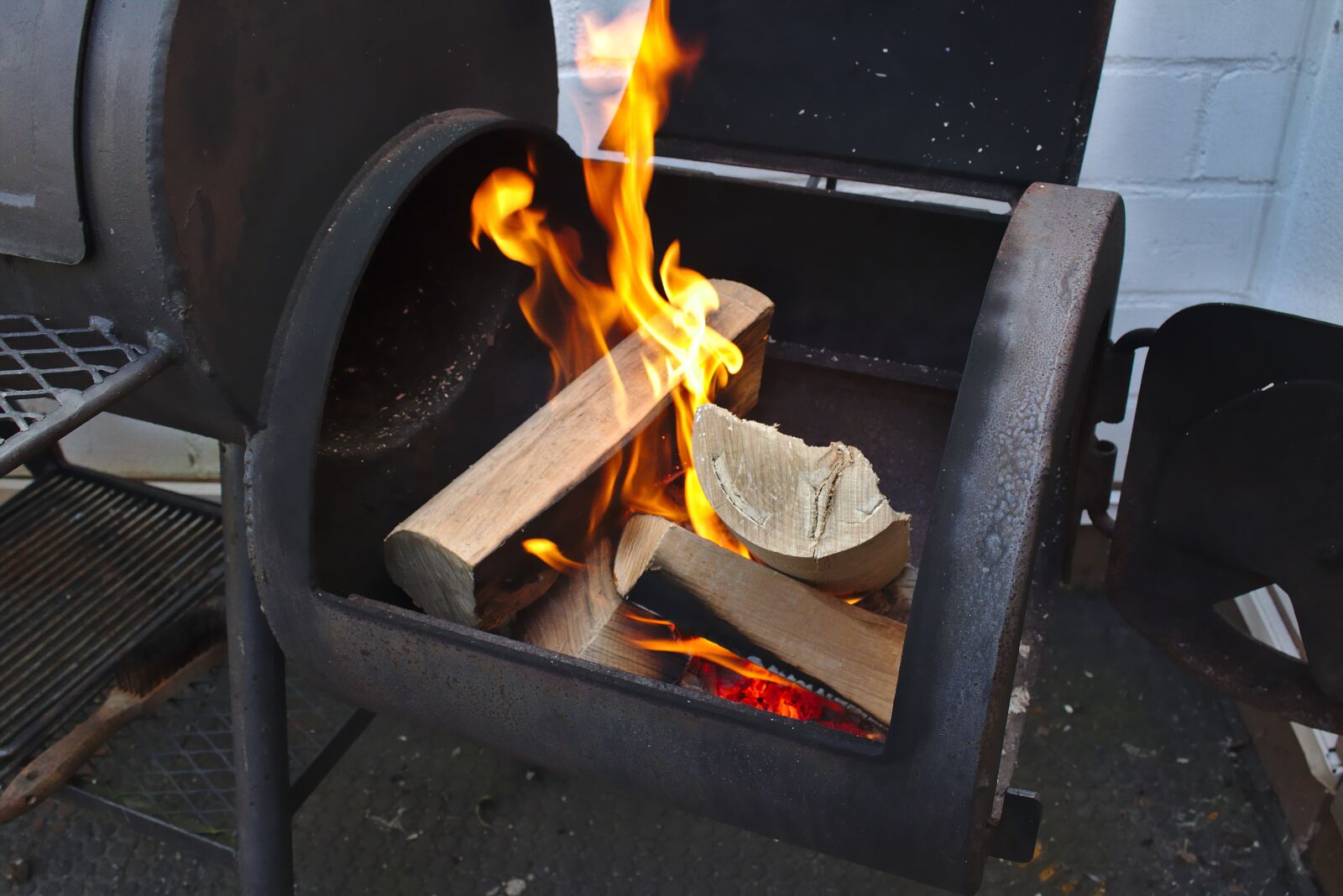 Canon EOS 750D (EOS Rebel T6i / EOS Kiss X8i) sample photo. Grill, firewood, fire photography