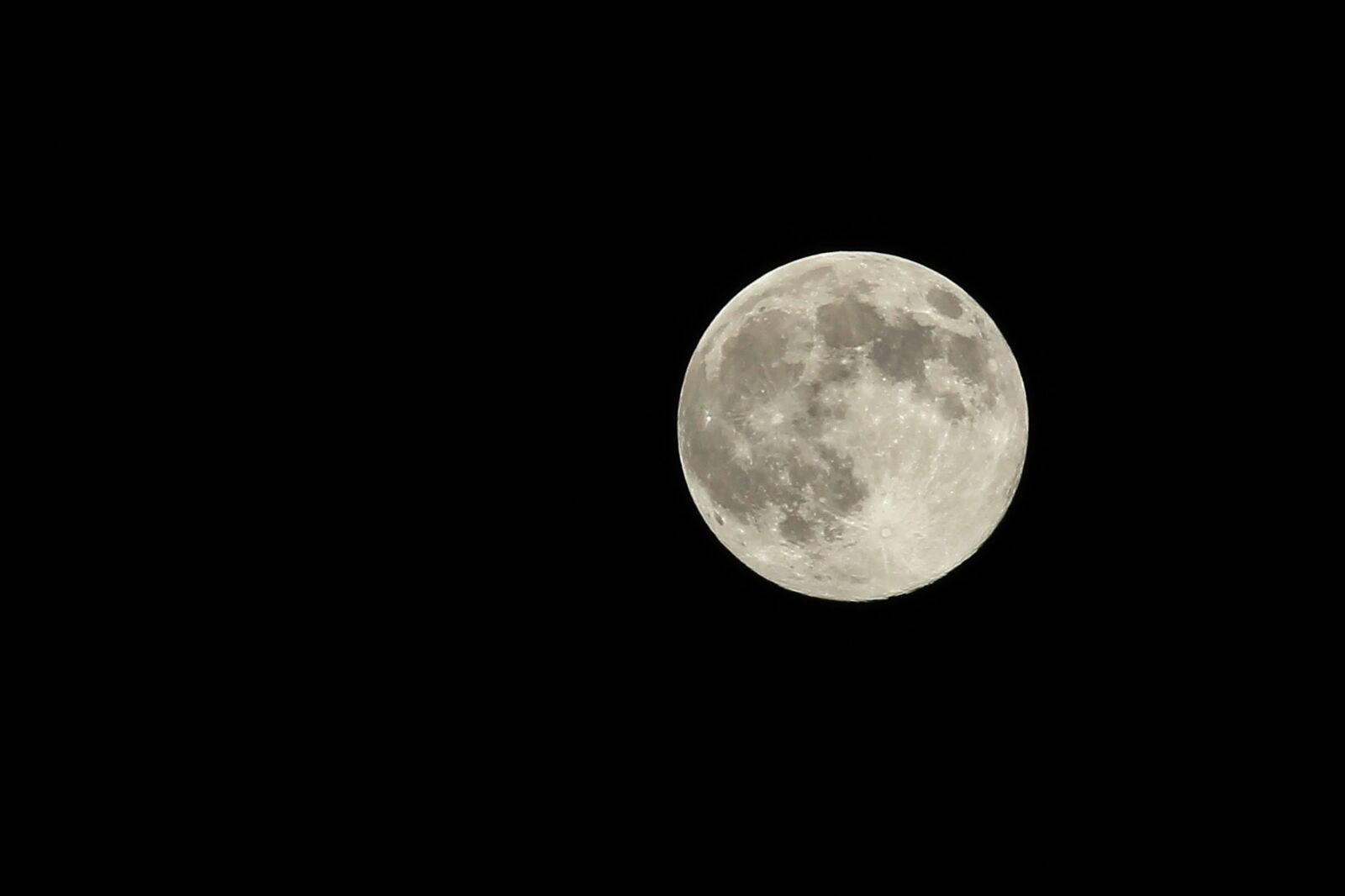 Canon EF 70-200mm F4L IS USM sample photo. Moon, sky, dark photography