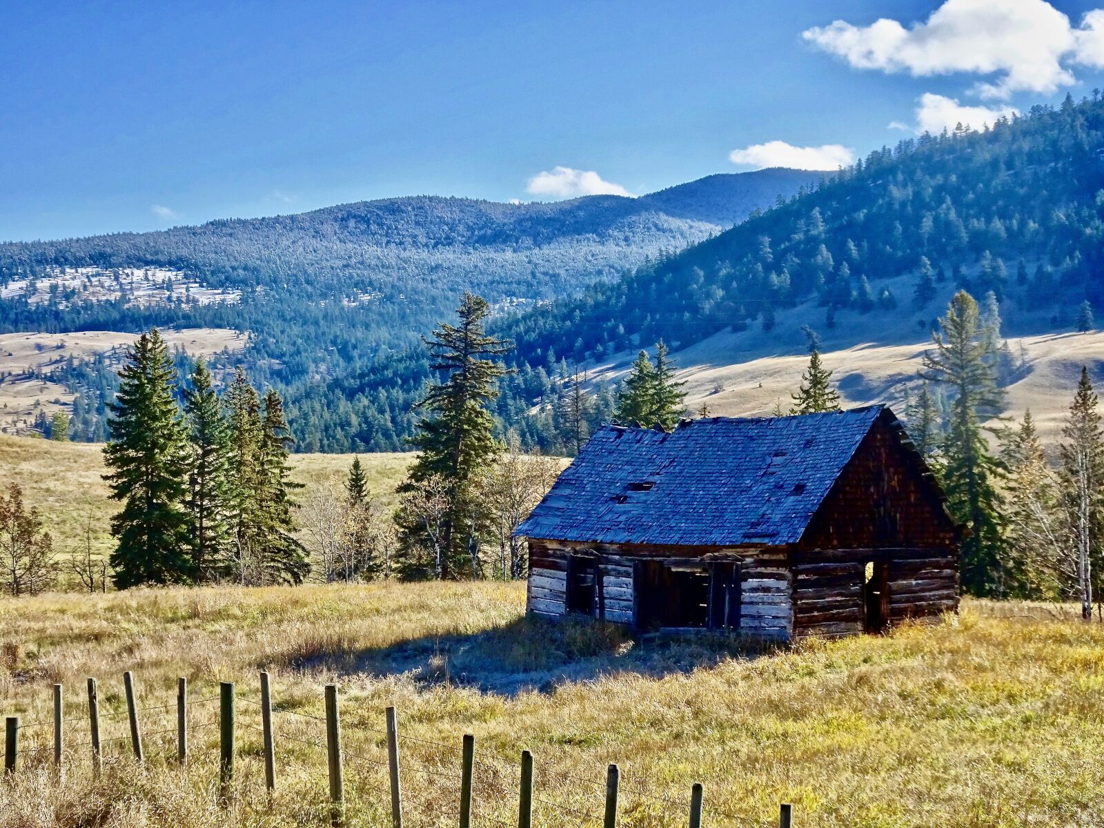 Sony Cyber-shot DSC-HX90V sample photo. Cabin, hut, cottage photography