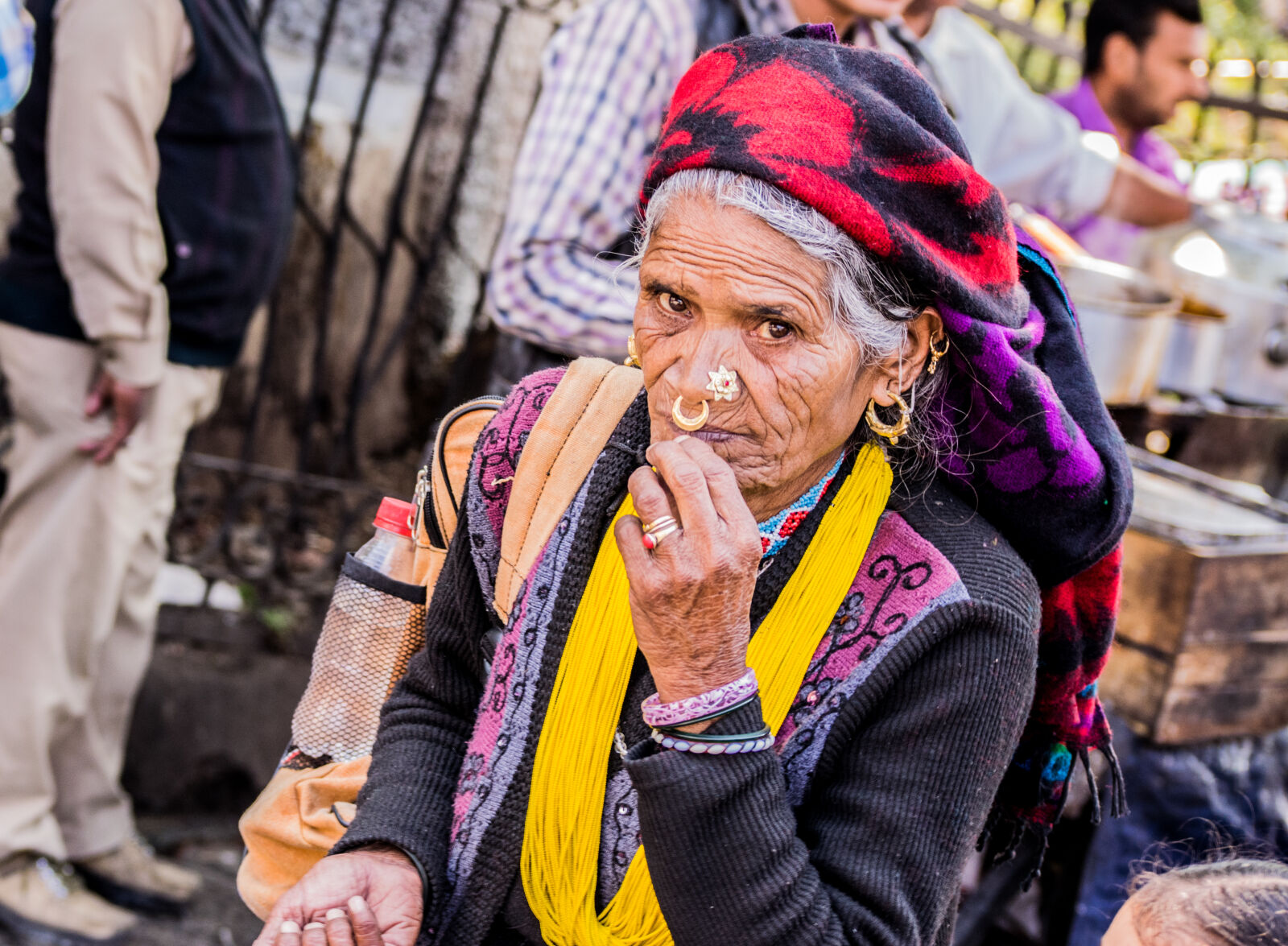 Nikon D3300 + Nikon AF-S DX Nikkor 55-200mm F4-5.6G VR II sample photo. India, street, women photography