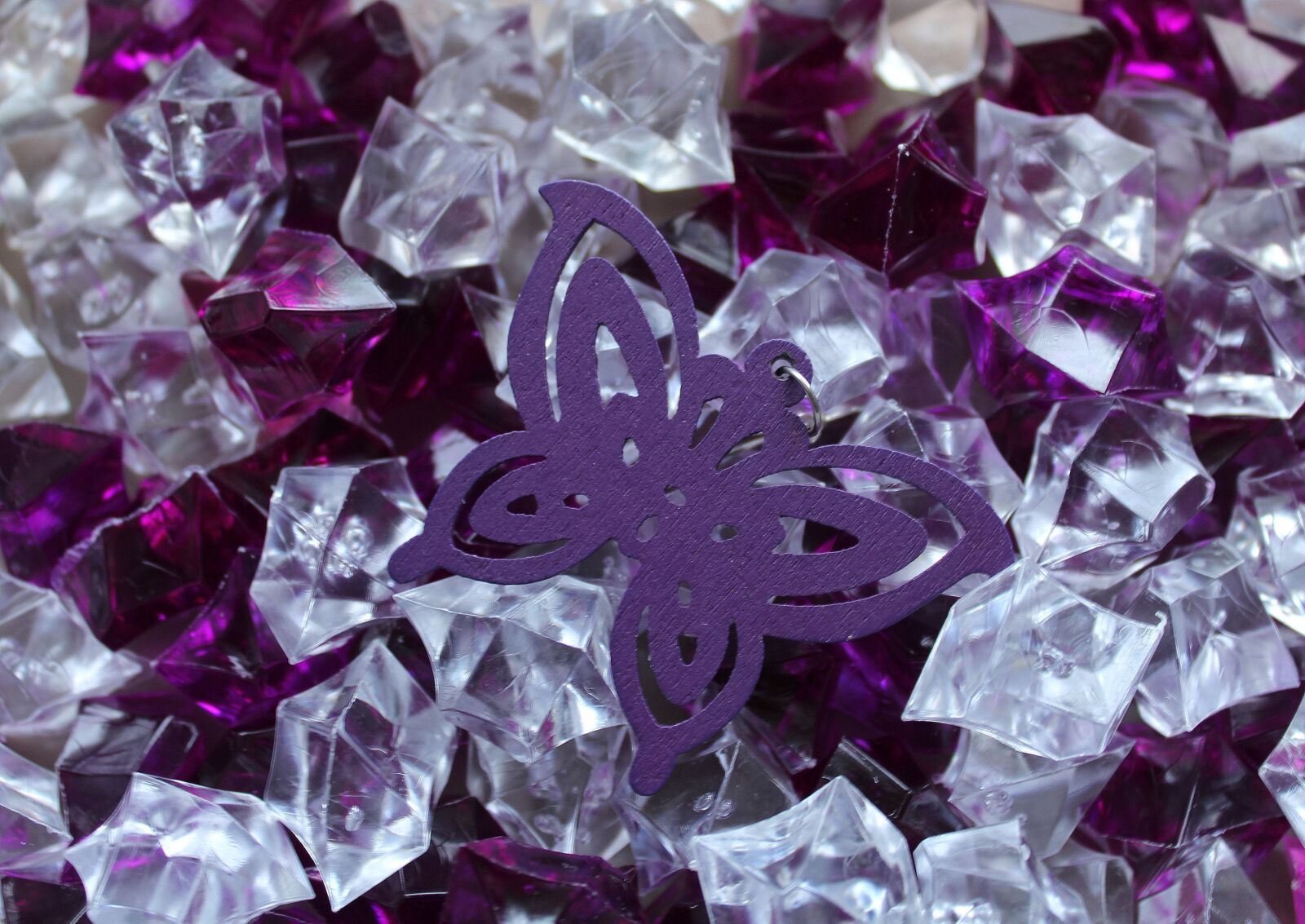 Canon EOS 1200D (EOS Rebel T5 / EOS Kiss X70 / EOS Hi) sample photo. Butterfly, body crystal, colored photography
