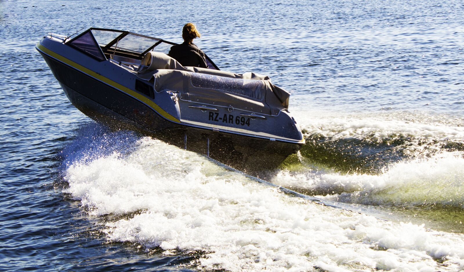 Canon EOS 600D (Rebel EOS T3i / EOS Kiss X5) sample photo. Sport boat, powerboat, boat photography