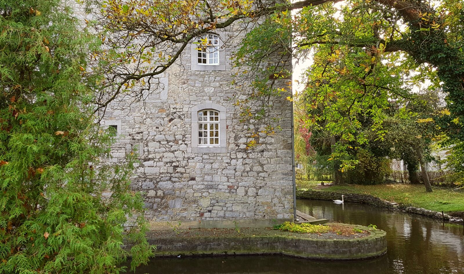 Samsung Galaxy S7 sample photo. Castle, wasserburg, swan photography