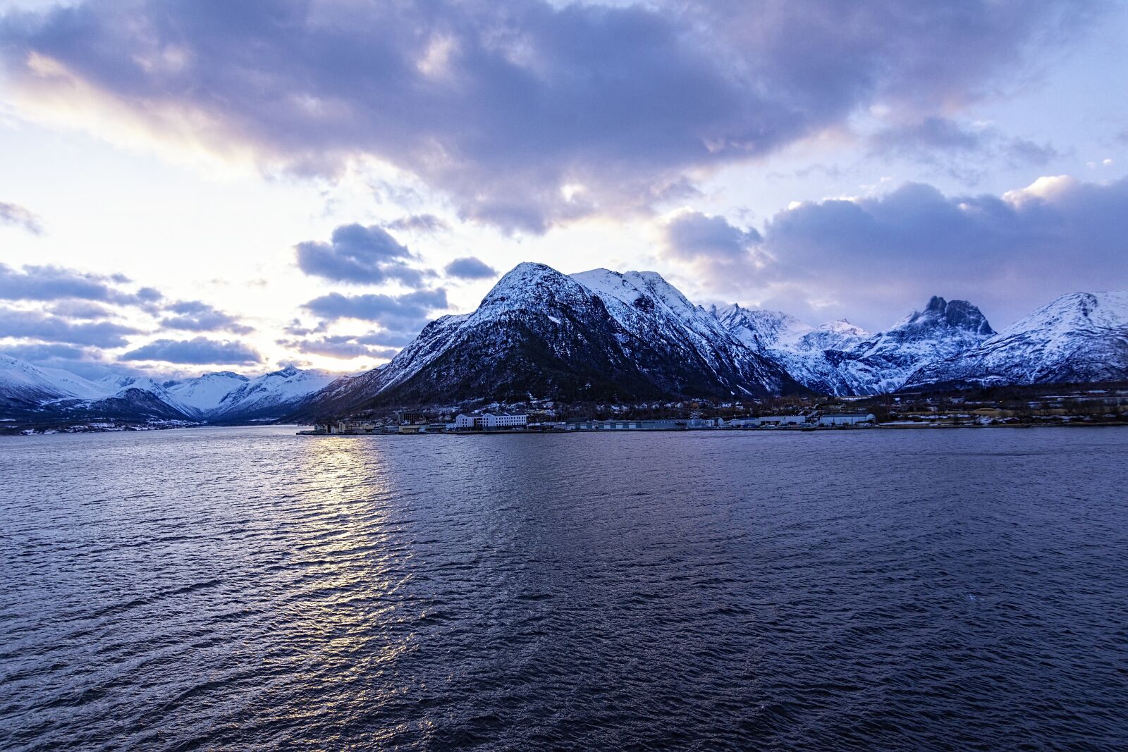 Tokina AT-X Pro 11-16mm F2.8 DX II sample photo. Daybreak, norway, andalsnes photography